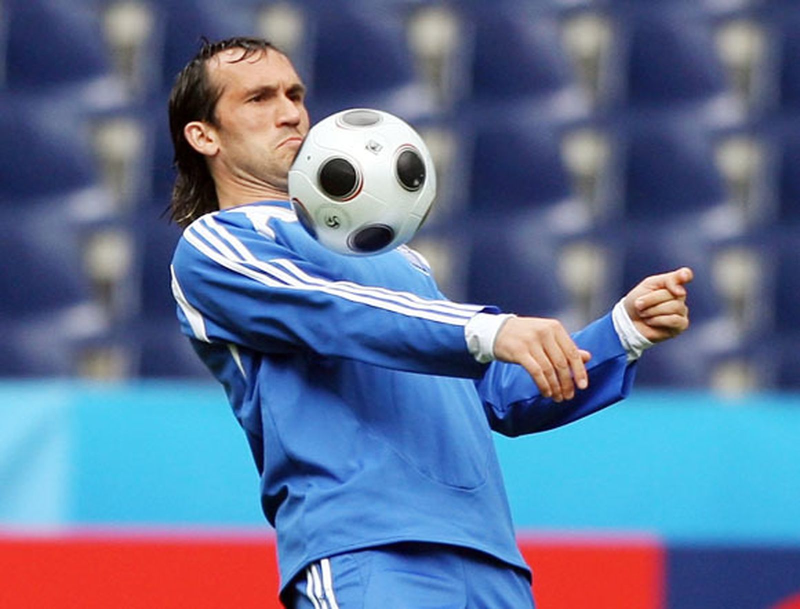 Grecia y Rusia buscan mejorar su imagen y mantener opciones