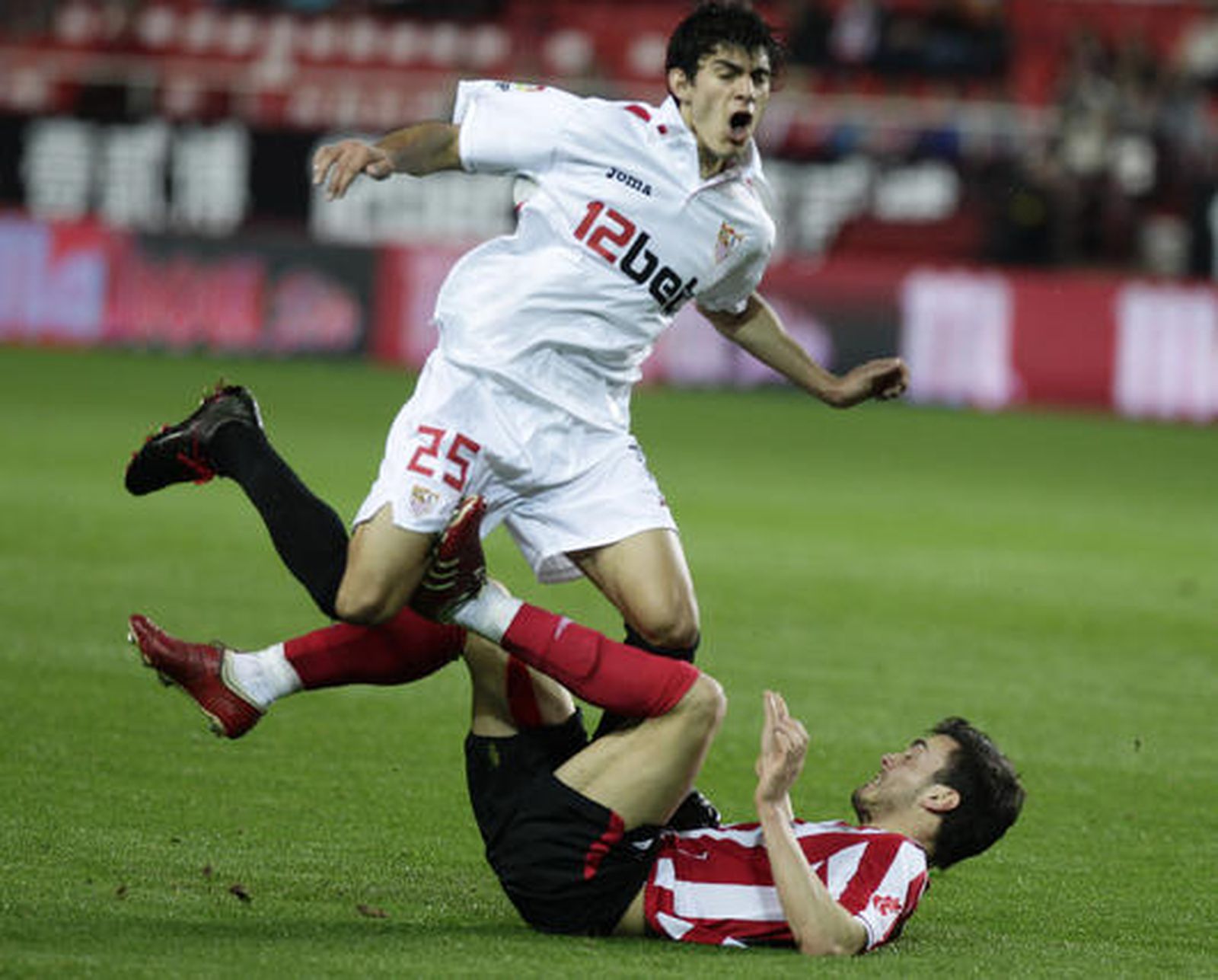 El Sevilla no pasa del empate en casa ante el Athletic de Bilbao. / Antonio Pizarro