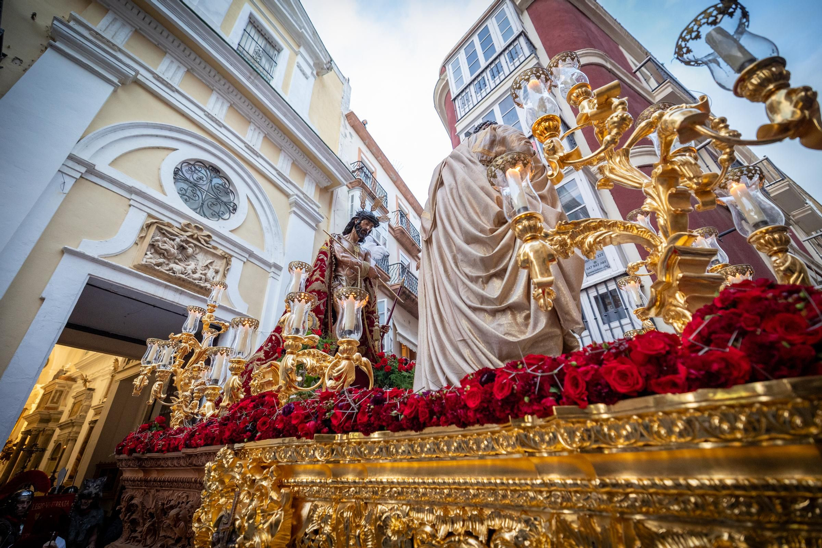 Las imágenes de la archicofradía de Ecce Homo en la Semana Santa de Cádiz de 2024