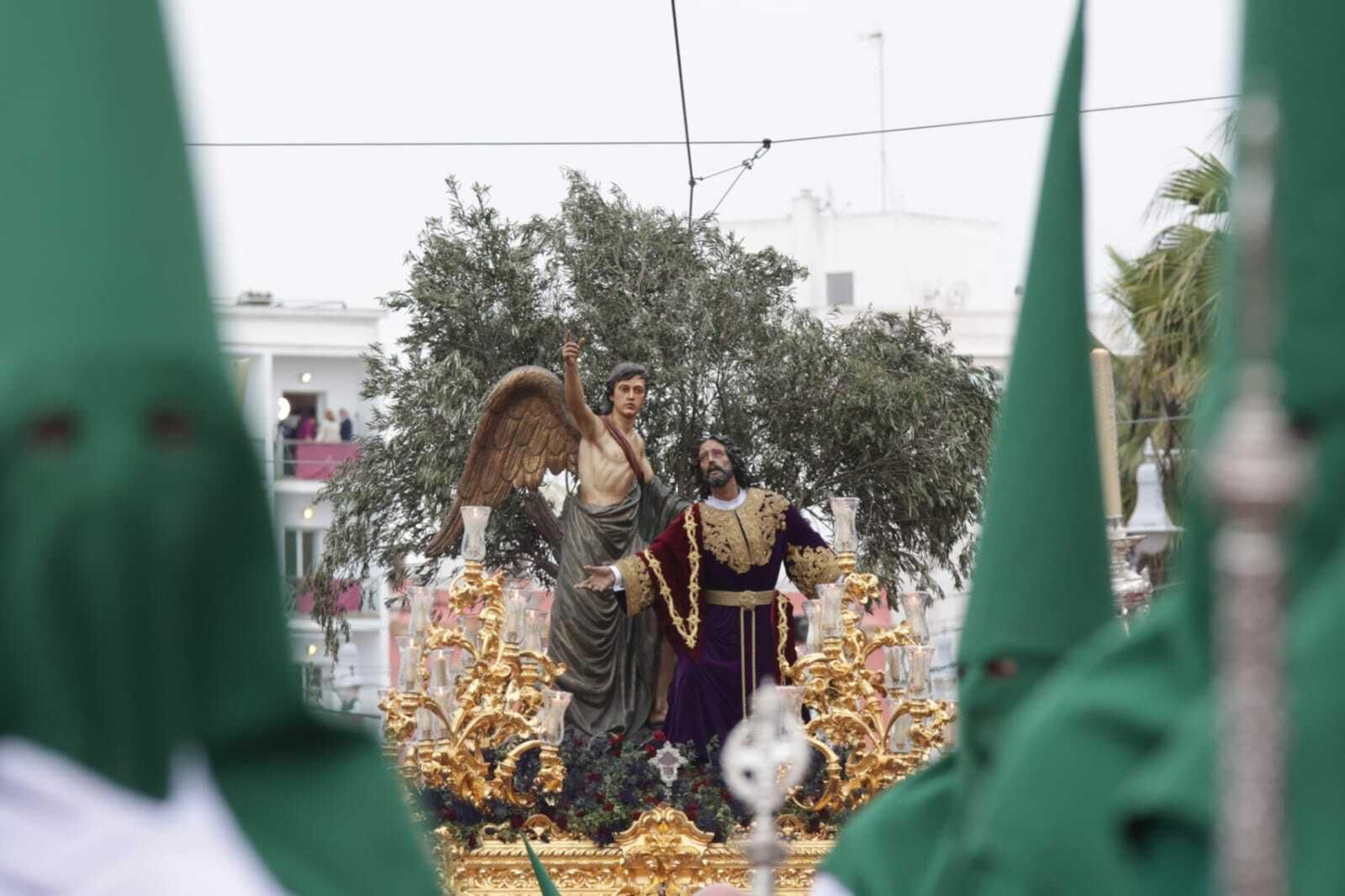 La hermandad de la Oración en el Huerto de San Fernando a su paso por la Carrera Oficial.