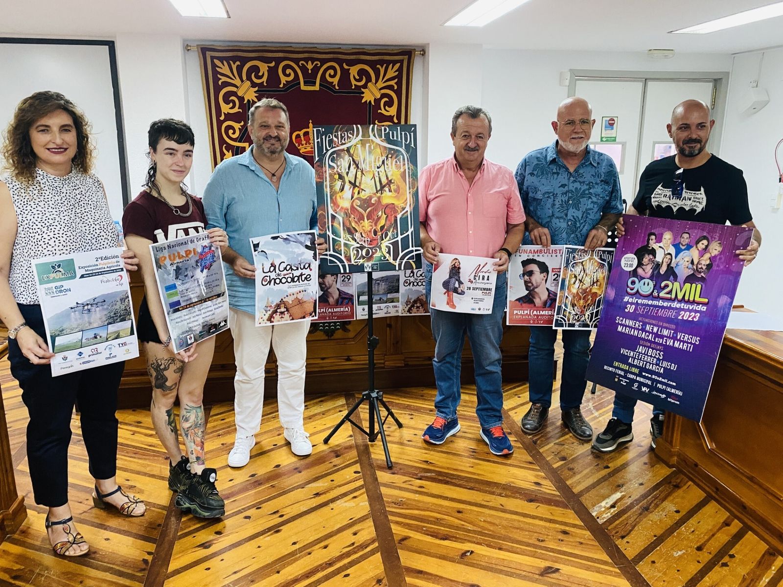 Alcalde, ediles y creadores del cartel en la presentación de la Feria.