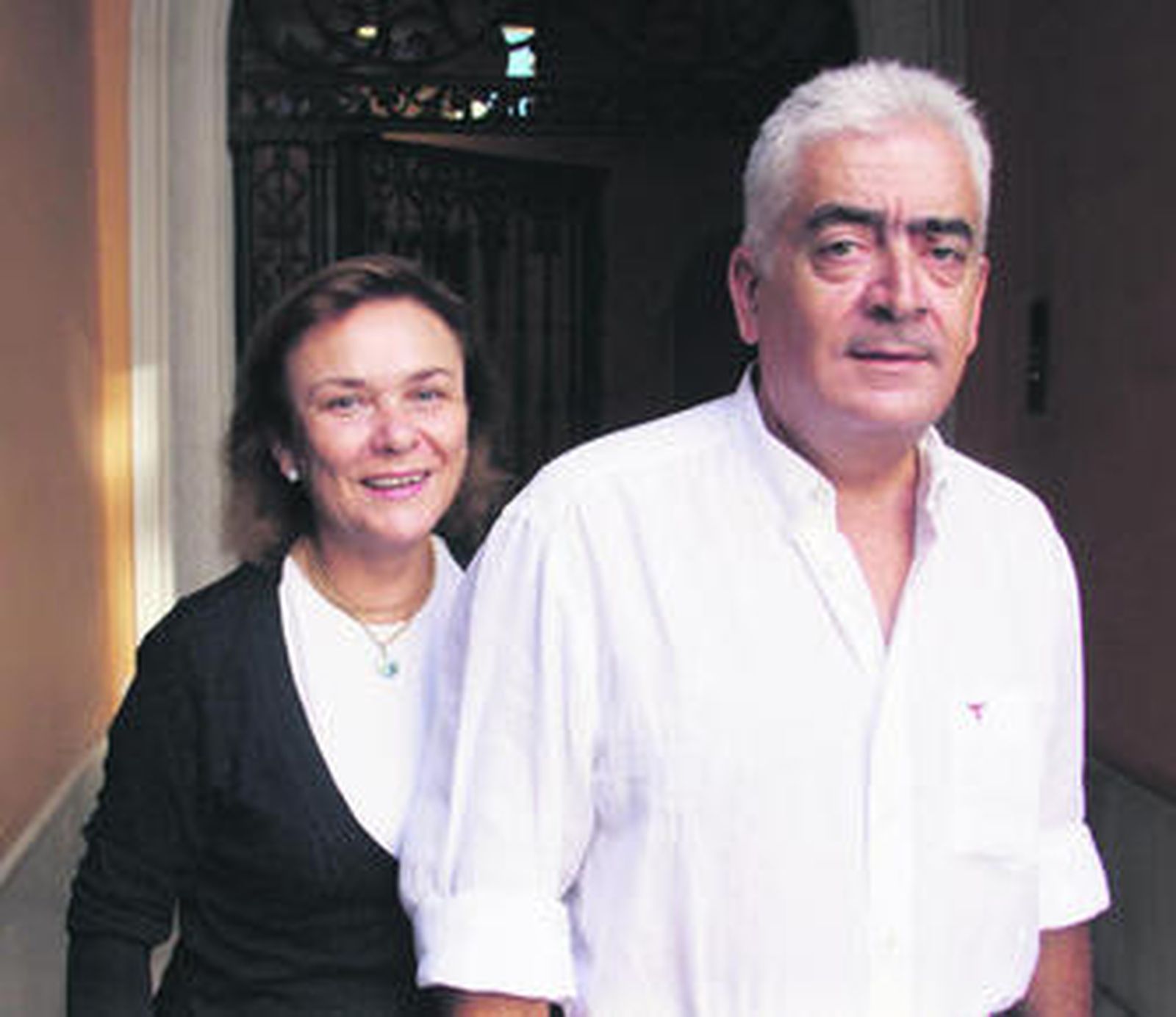 Rafael Aguilar y Mari Luz Sainz, padres de Beatriz y miembros de ABEA, en el estudio de Alminar.