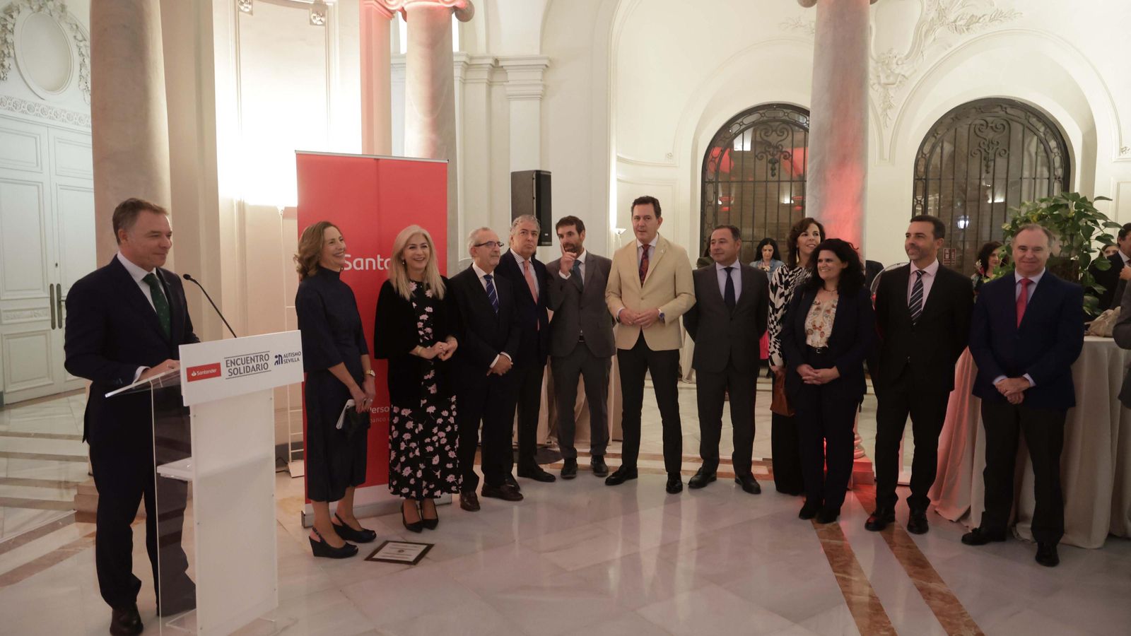 Manuel de la Cruz, director general del Santander, se dirige a los presentes.
