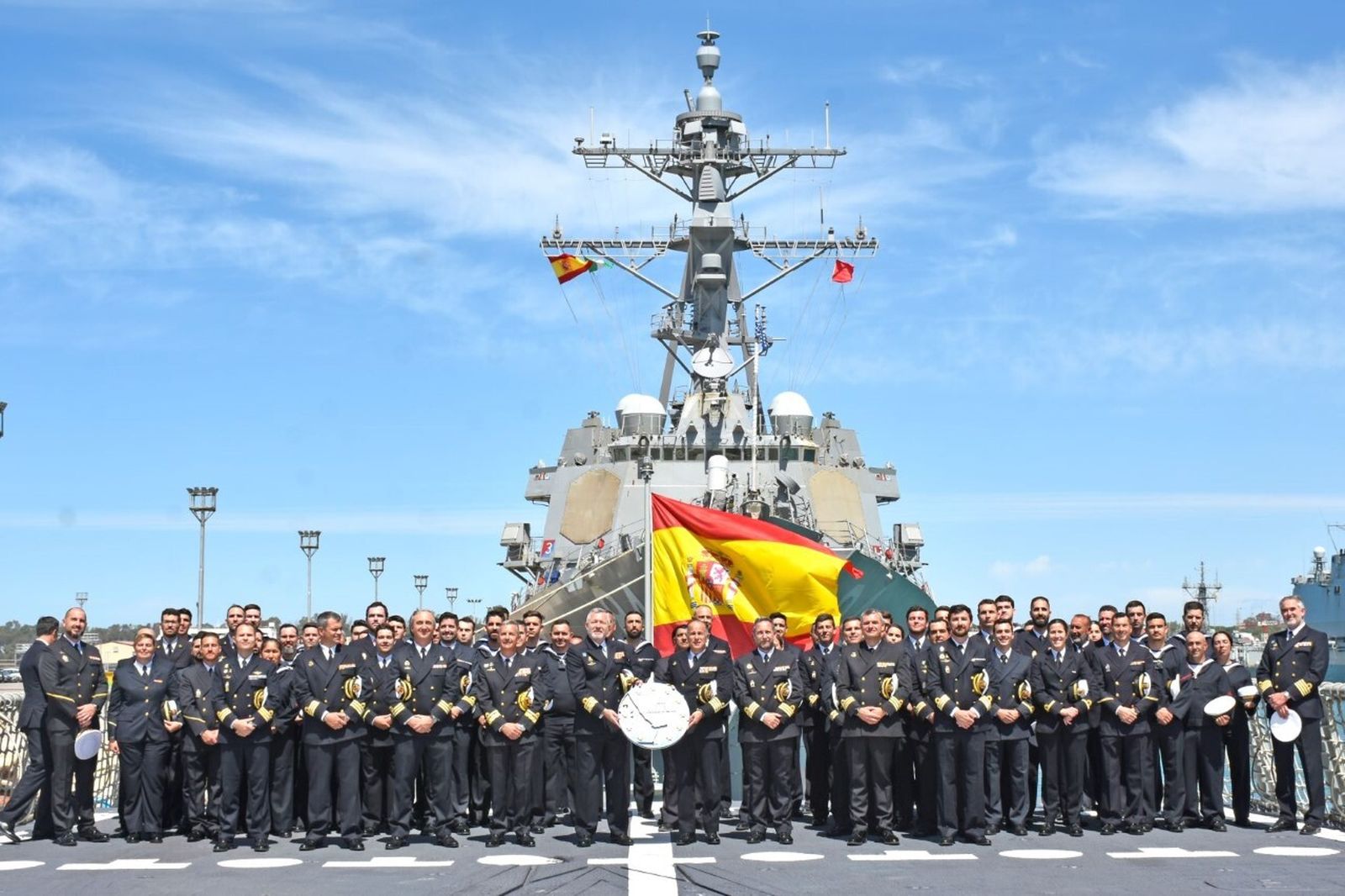 Reconocimiento a la escuadrilla de la Armada por participar en la Operación Atlanta