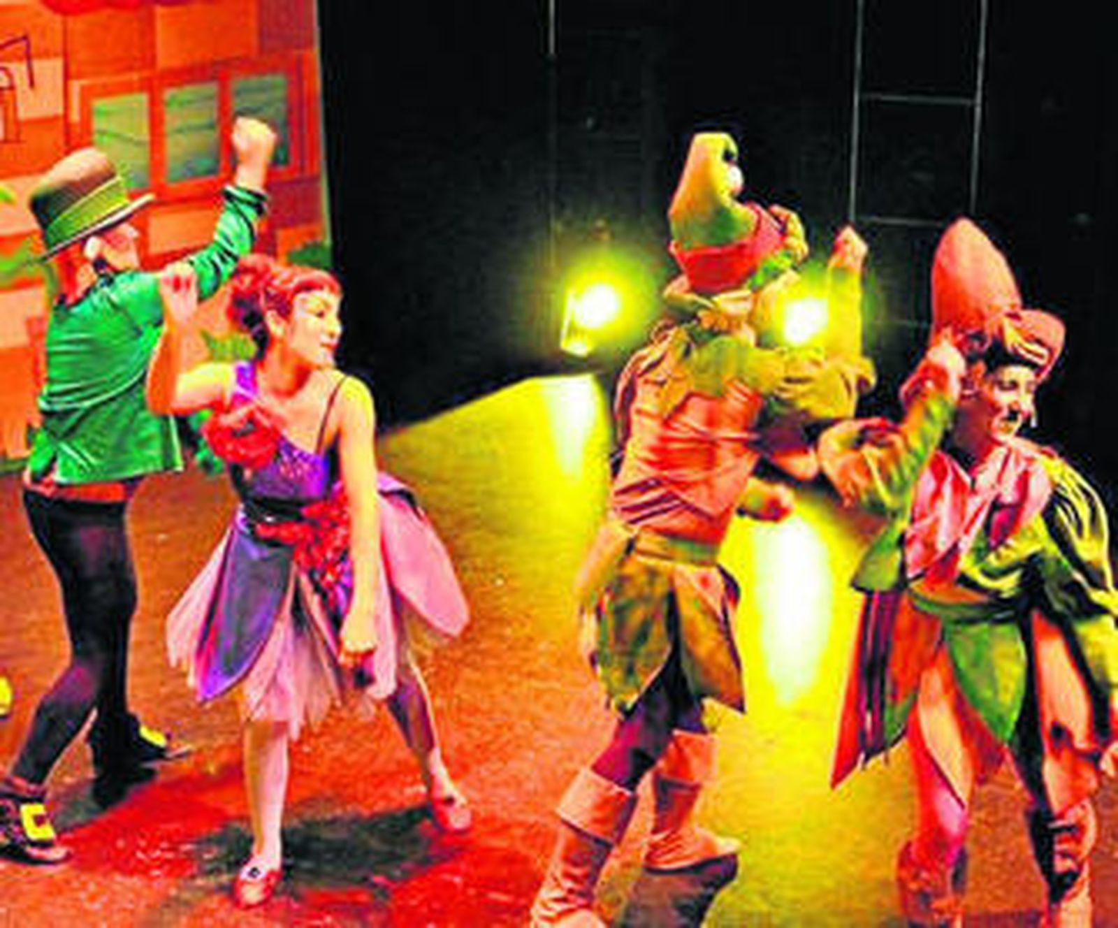 Pedrito, Amapola, Poly y Pulga en escena durante un momento de la aventura musical.