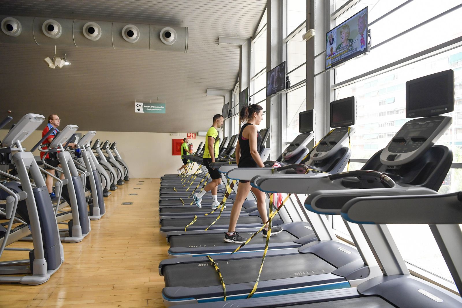 Los gimnasios de Granada, a medio gas y a la espera de los estudiantes