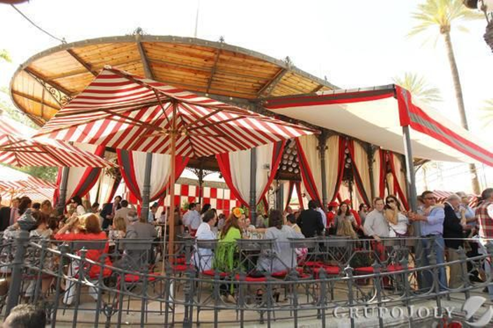 Sobre estas líneas una de las casetas ganadoras en las categorías de empresas y particulares: la de González Byass.

Foto: Miguel Angel Gonzalez