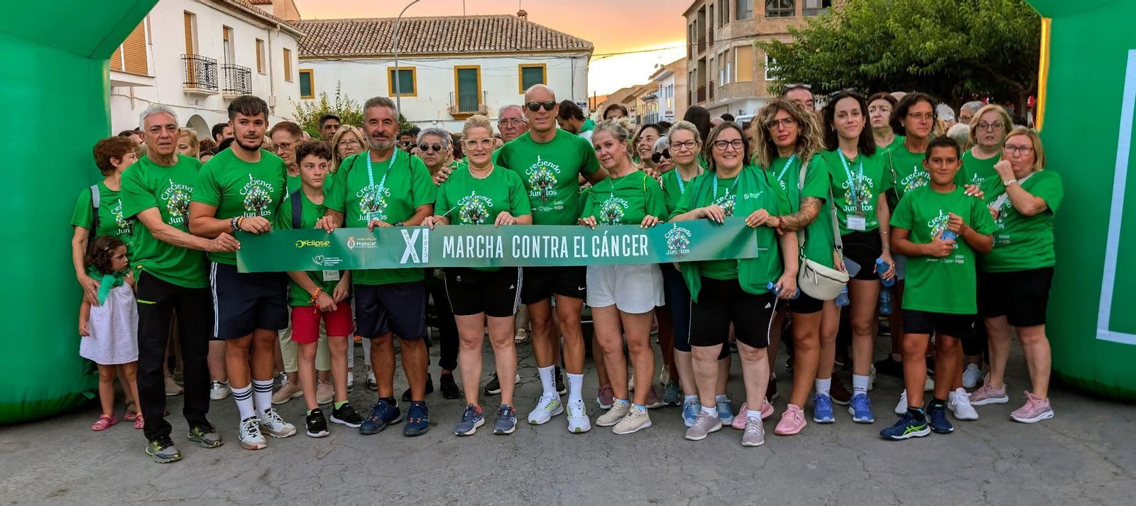 Instantes antes el inicio de la Marcha contra el Cáncer en Huéscar.