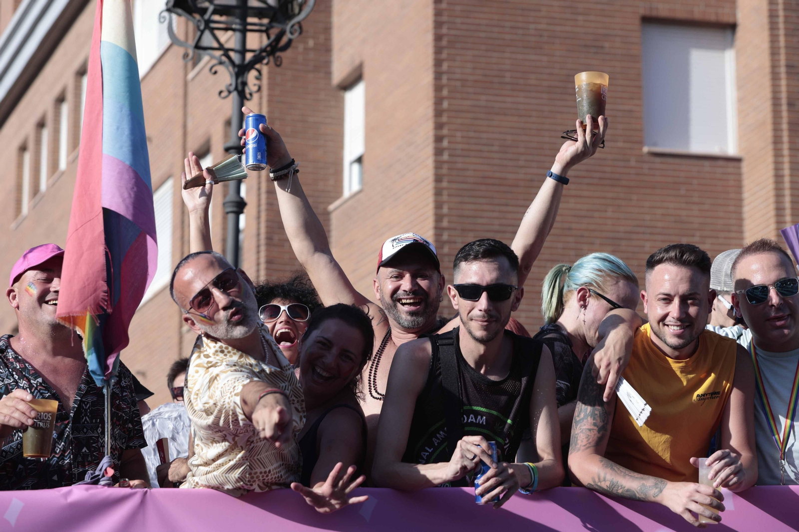 Las imágenes de la cabalgata del Orgullo LGTBI en Sevilla