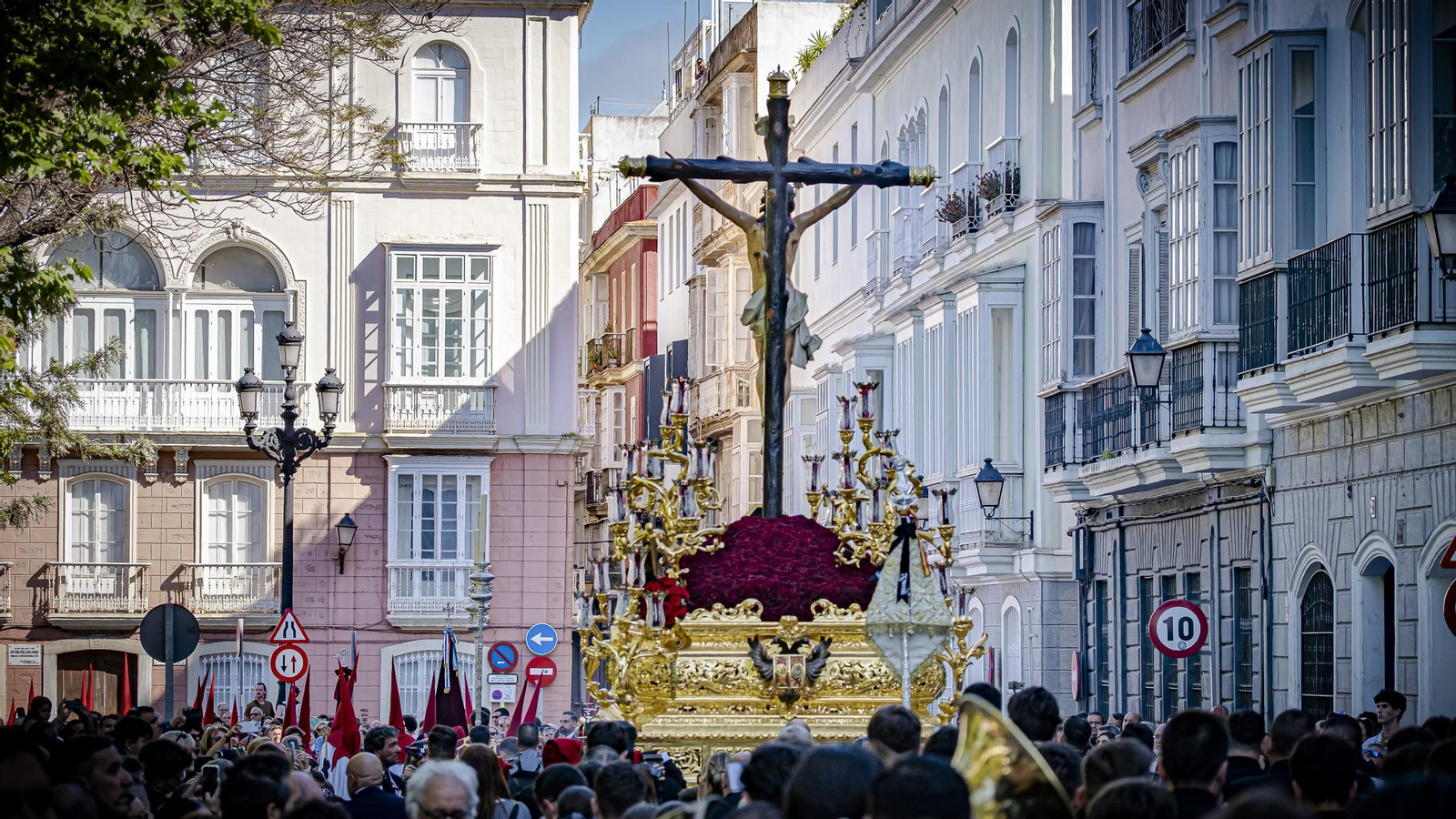 Imágenes de la salida de Expiración en la Semana Santa de Cádiz 2025 Imágenes de la salida de Expiración en la Semana Santa de Cádiz 2025