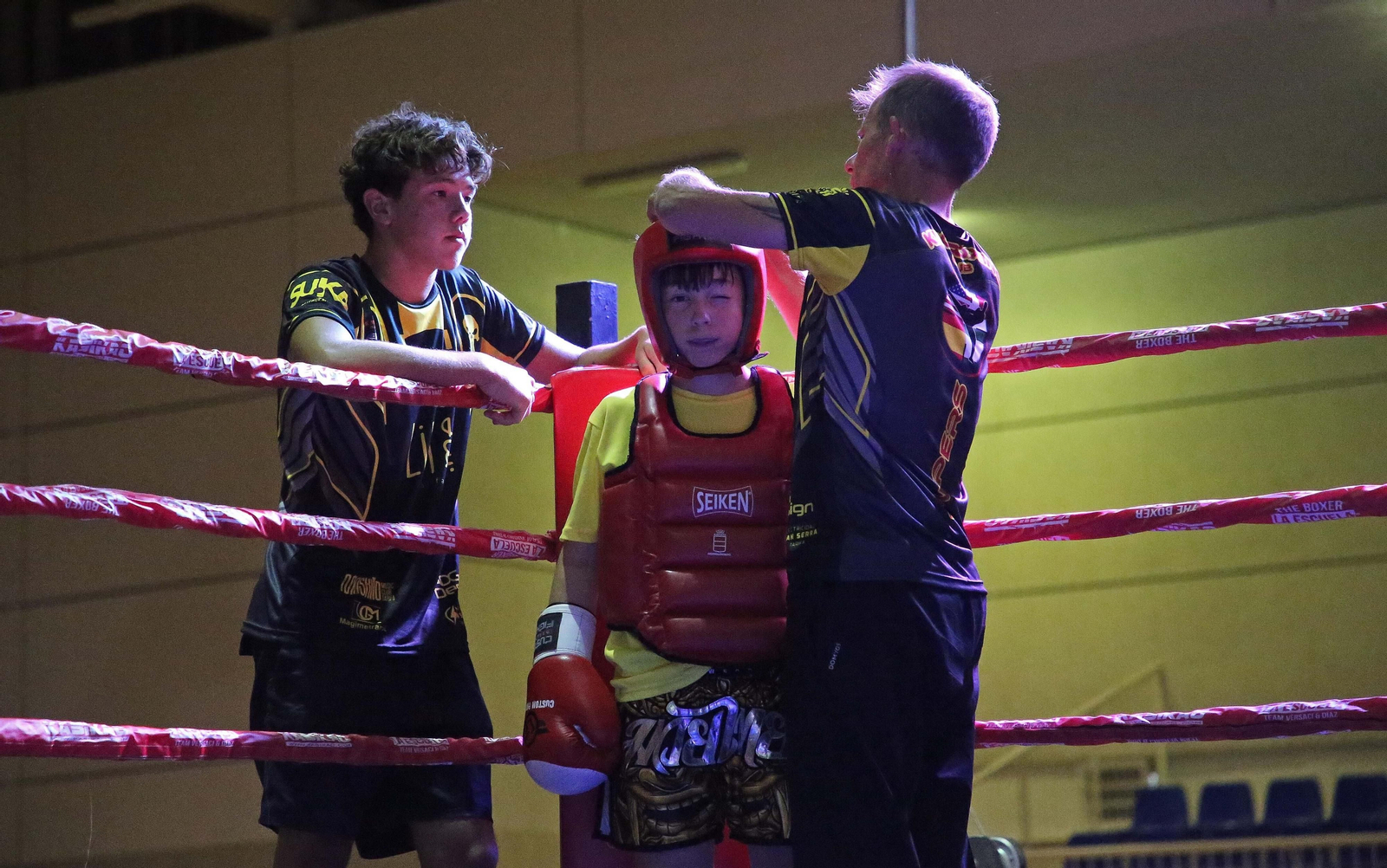 Velada de rock boxing en Tarifa, en imágenes