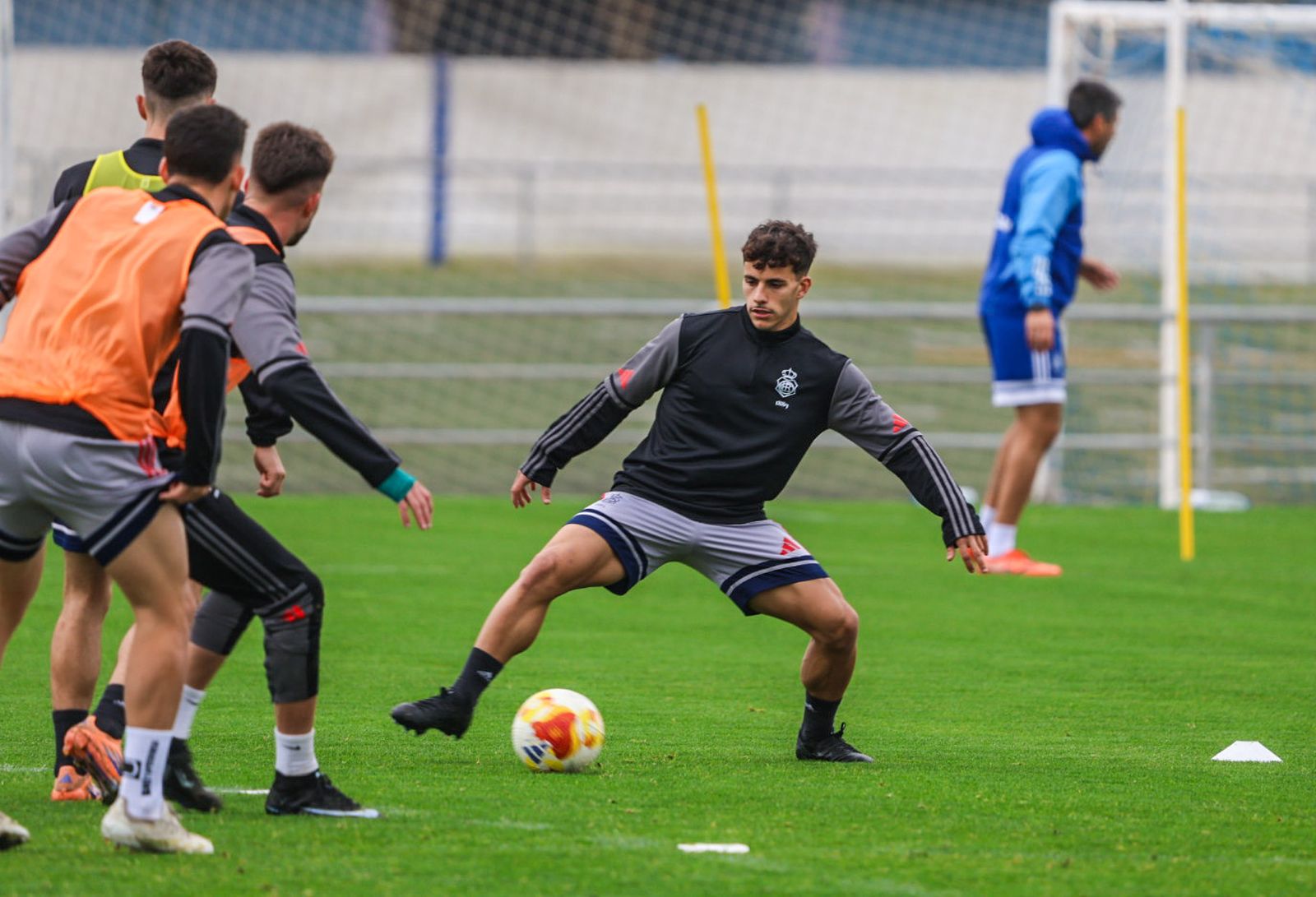 Entrenamiento del Recre con la incorporación de nuevos jugadores, en fotografías