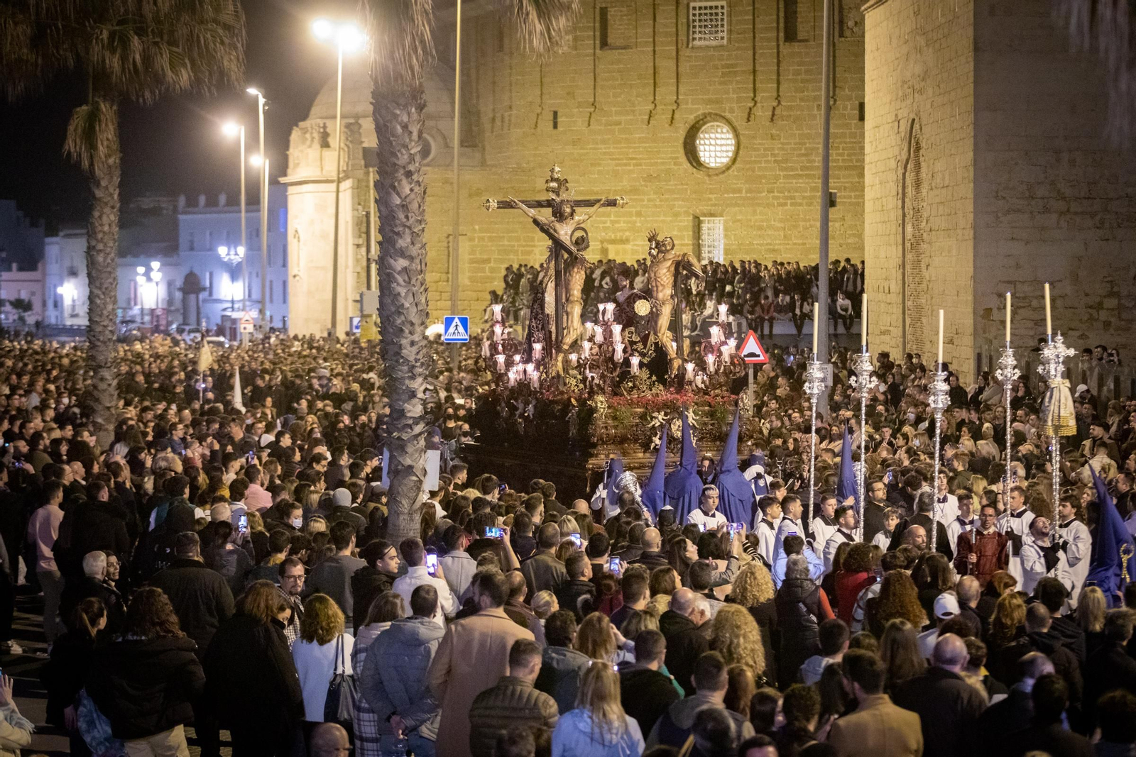 Las imágenes de la cofradía del Perdón en la Semana Santa de Cádiz 2022
