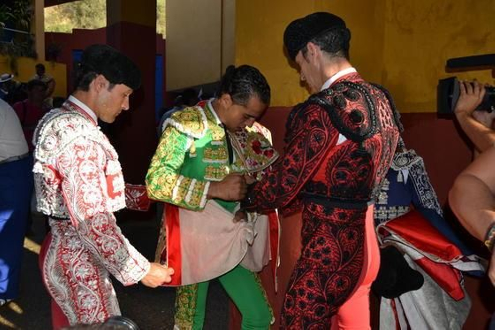 Las imágenes de la primera corrida del abono de las Colombinas

Foto: Espinola
