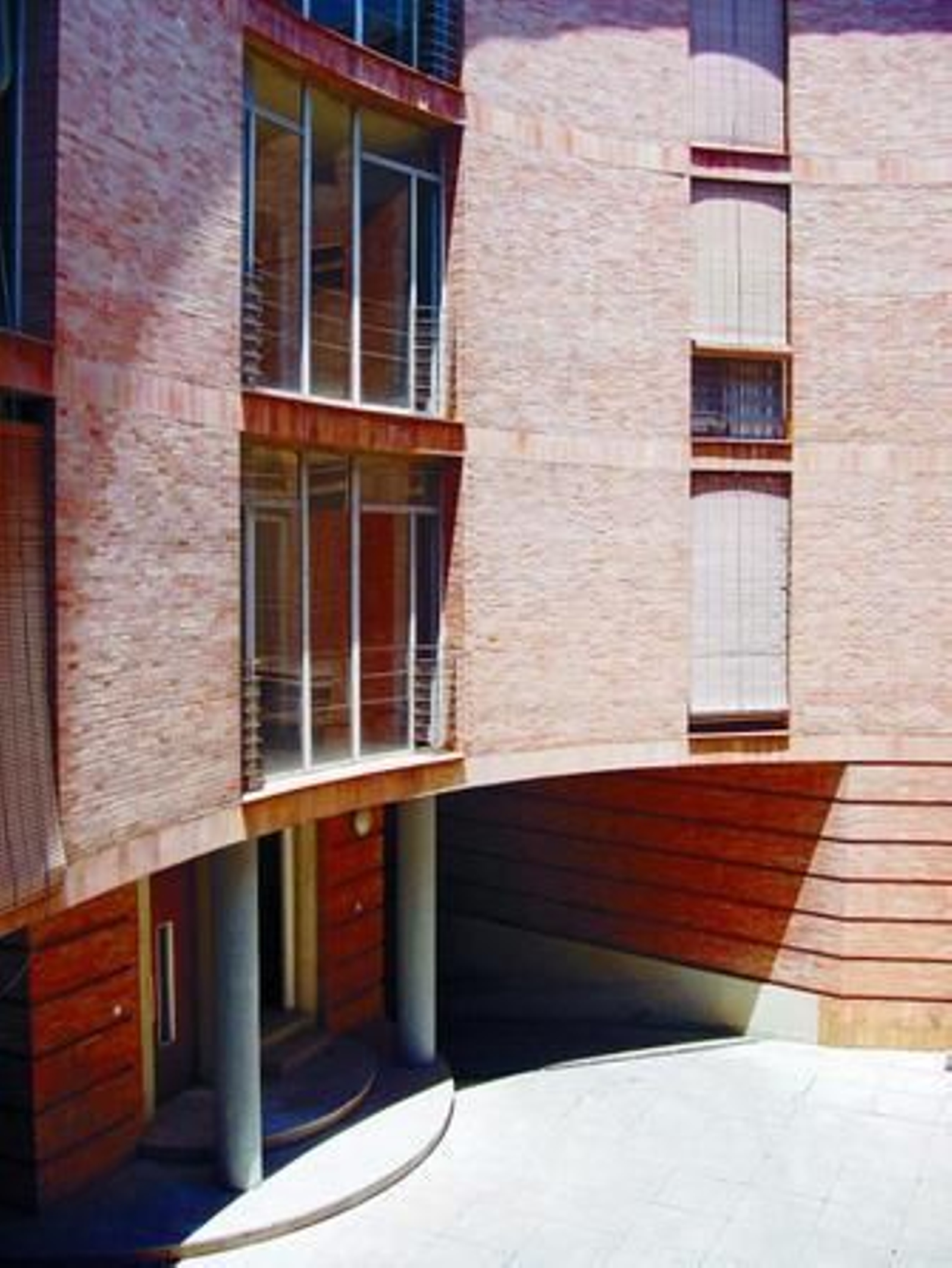 Viviendas en la calle Doña María Coronel.