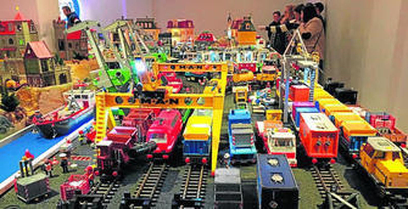 La exposición reflejaba distintas etapas de la historia y escondía personajes curiosos como Lady Gaga, el Zorro o Catwoman.