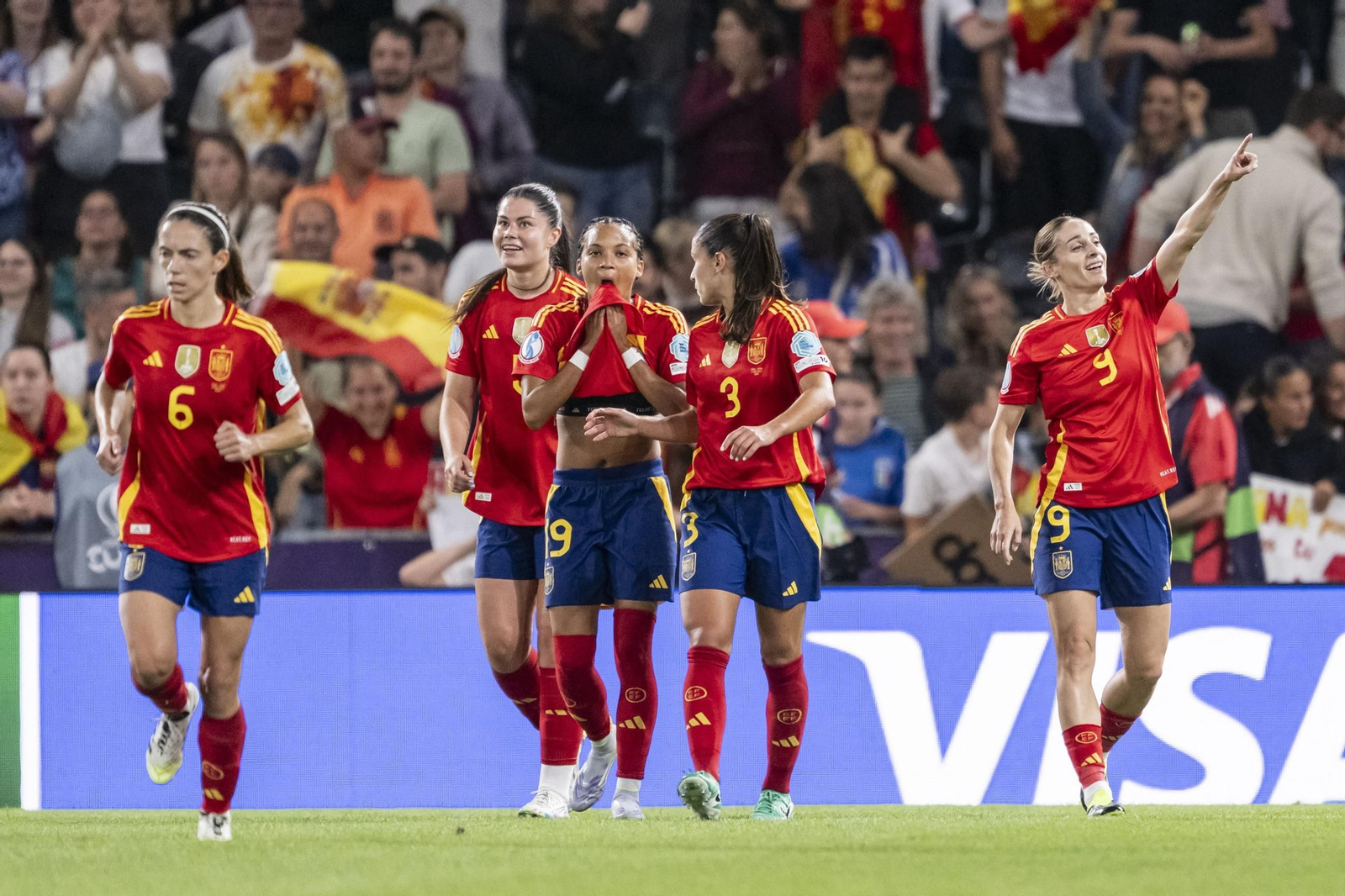 Las fotos del Italia - España de la Eurocopa femenina