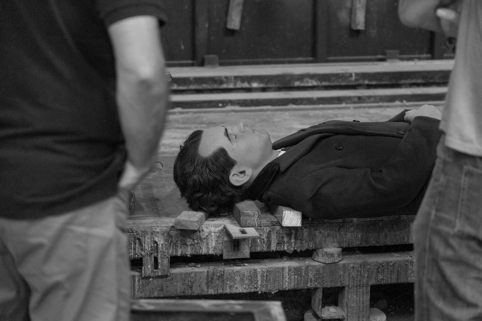 Detalle de la escultura de Lorca en 'Banco Público'.