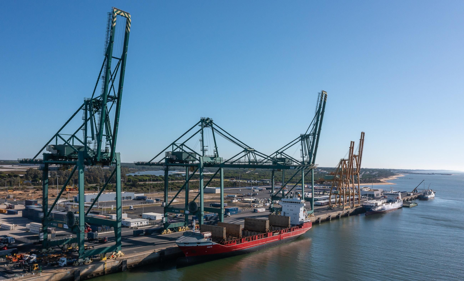 Muelle Sur del Puerto de Huelva. Muelle Sur del Puerto de Huelva.