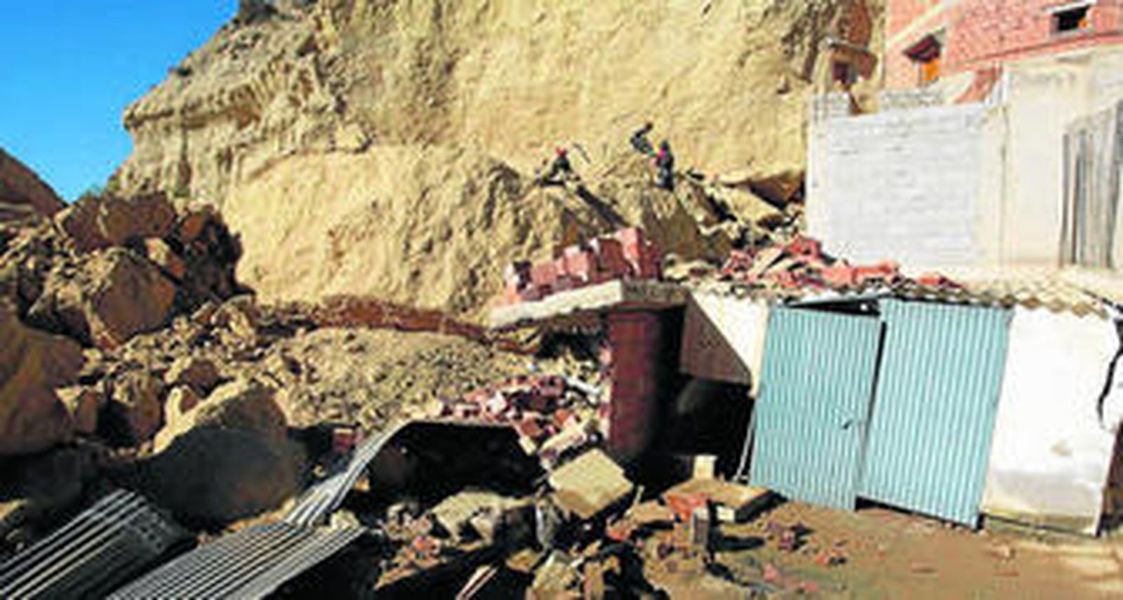 Un informe técnico valorará como rehabilitar la zona y dirimirá las causas del desprendimiento.