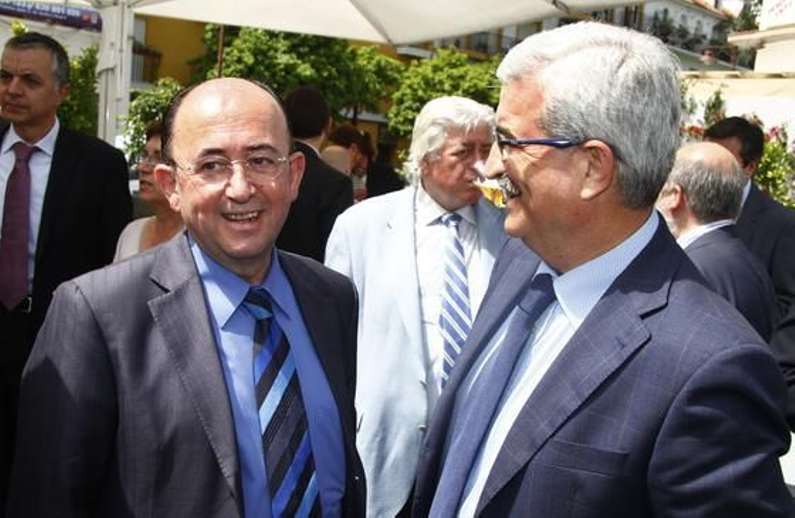 El diputado Rafael Román y Manuel Jiménez Barrios, delegado de la Junta en Cádiz.

Foto: Juan Carlos Vázquez y Victoria Hidalgo