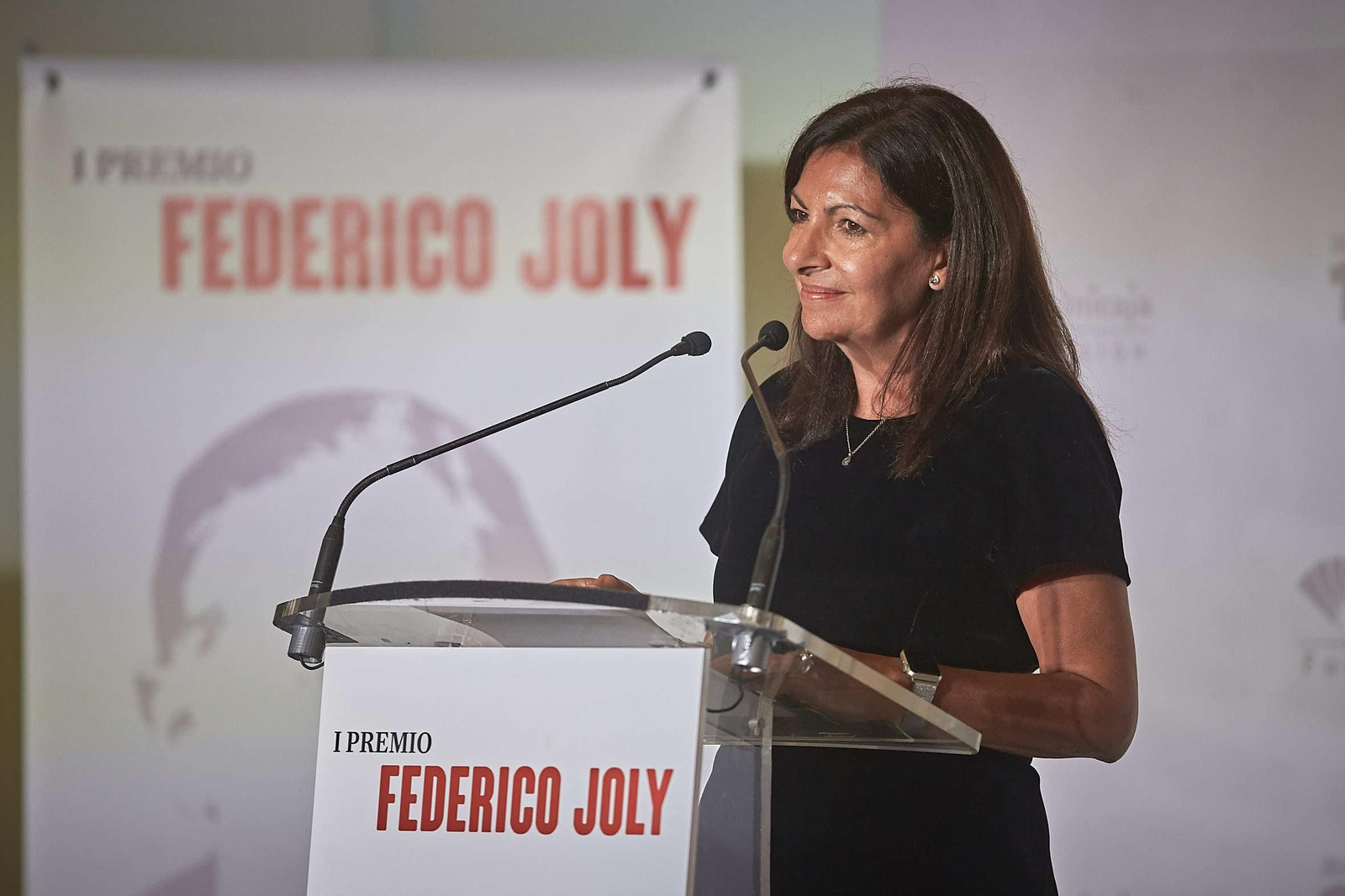 Anne Hidalgo, durante el discurso de agradecimiento por el premio, el lunes por la noche en el Hotel Atlántico de Cádiz.