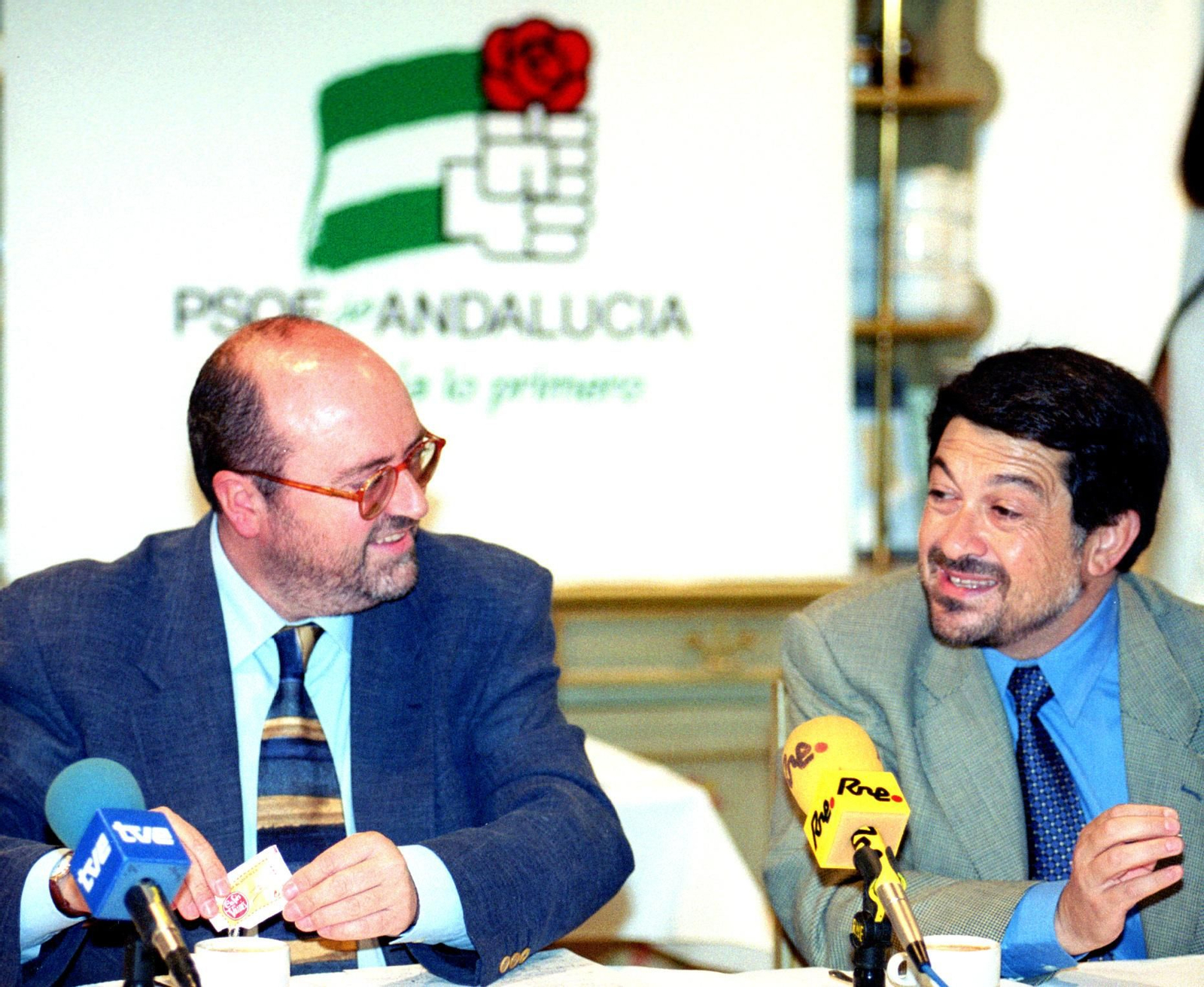 Javier Barrero, toda una vida ligado a la política onubense en imágenes