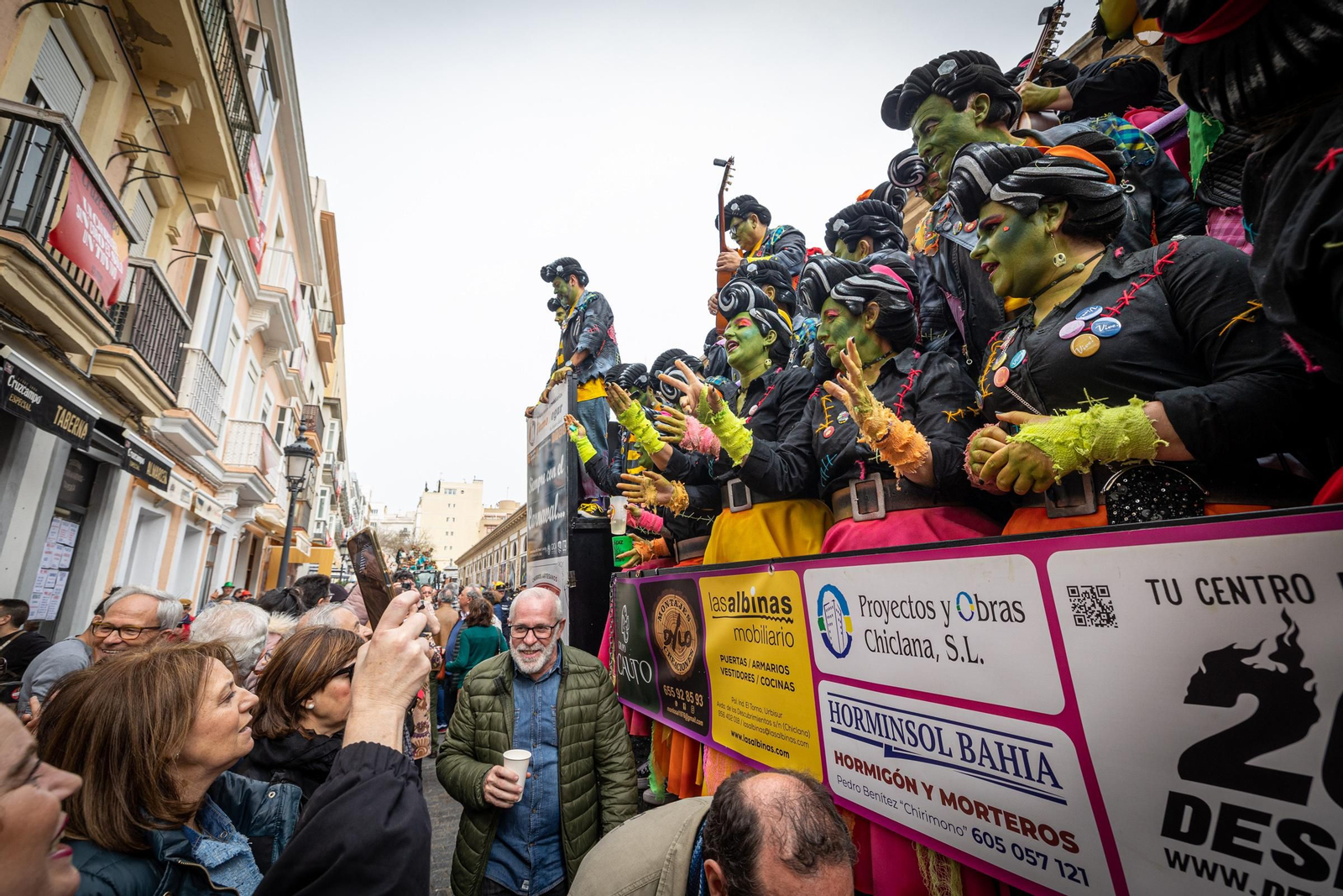 Imágenes del lunes de coros e ilegales del Carnaval de Cádiz 2023