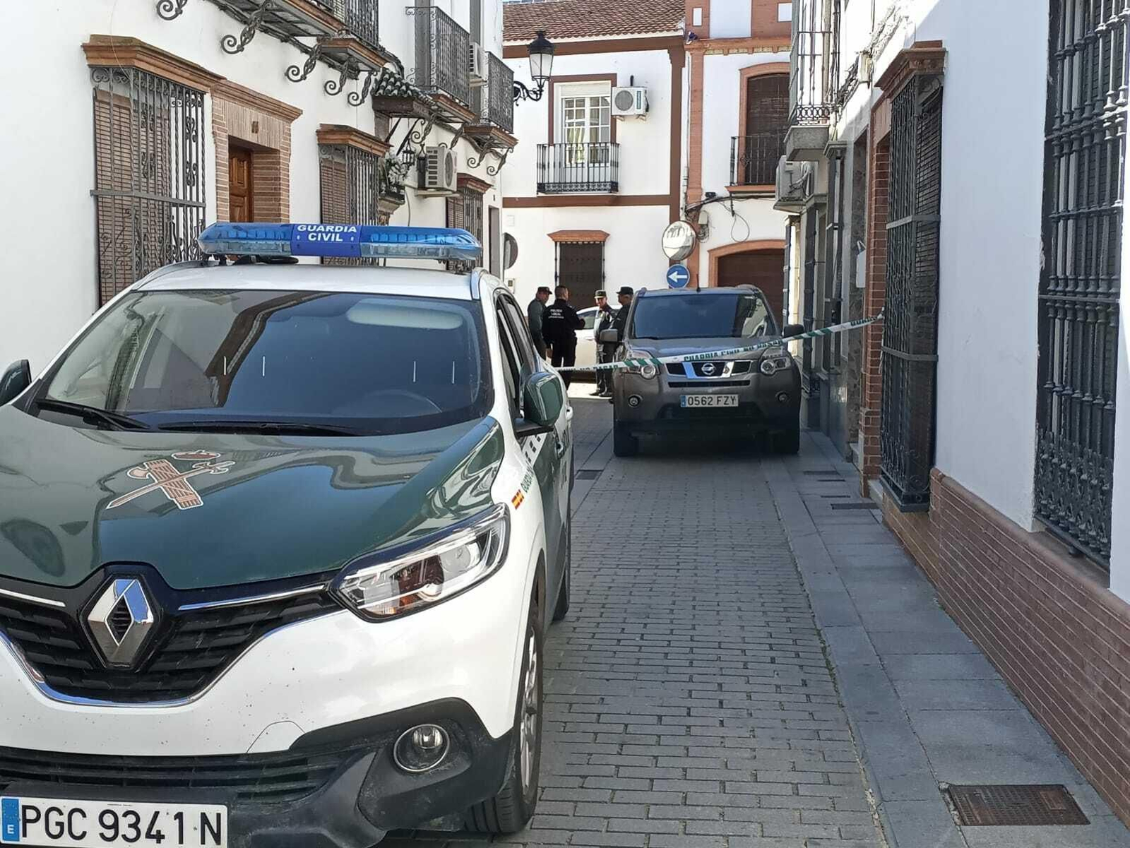 Imagen de la patrullas de la Guardia Civil en el lugar donde han ocurrido los hechos.