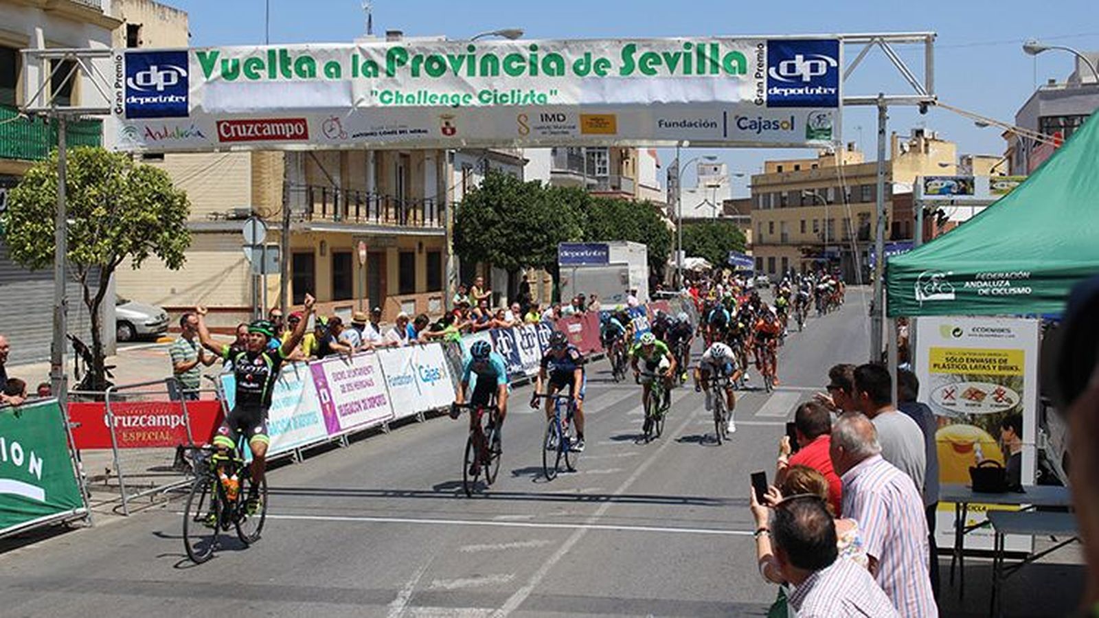 El esprint que hubo en la avenida de Andalucía minutos después del suceso.