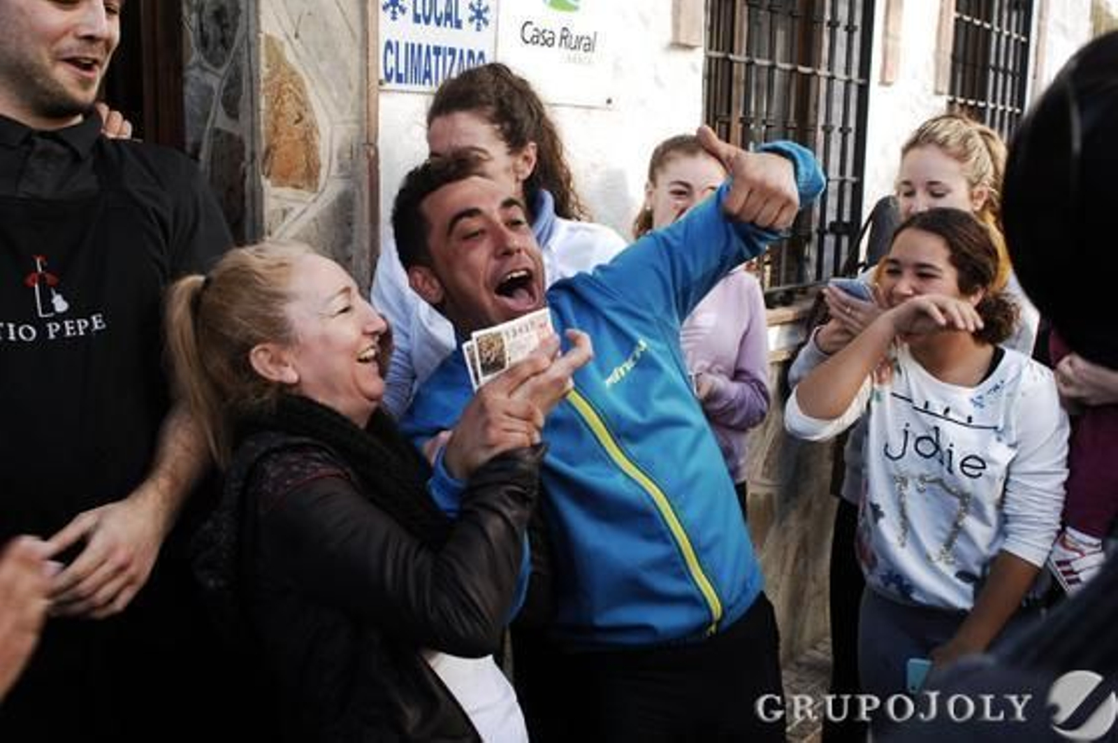 El Bosque festejó por todo lo alto el Gordo. 

Foto: Ramón Aguilar