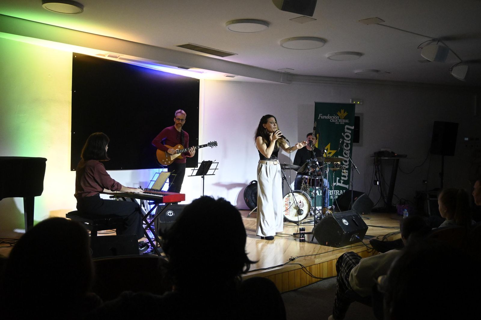 Actuación de Antonia Ferrá dentro del ciclo 'Música y otros ritmos' en imágenes