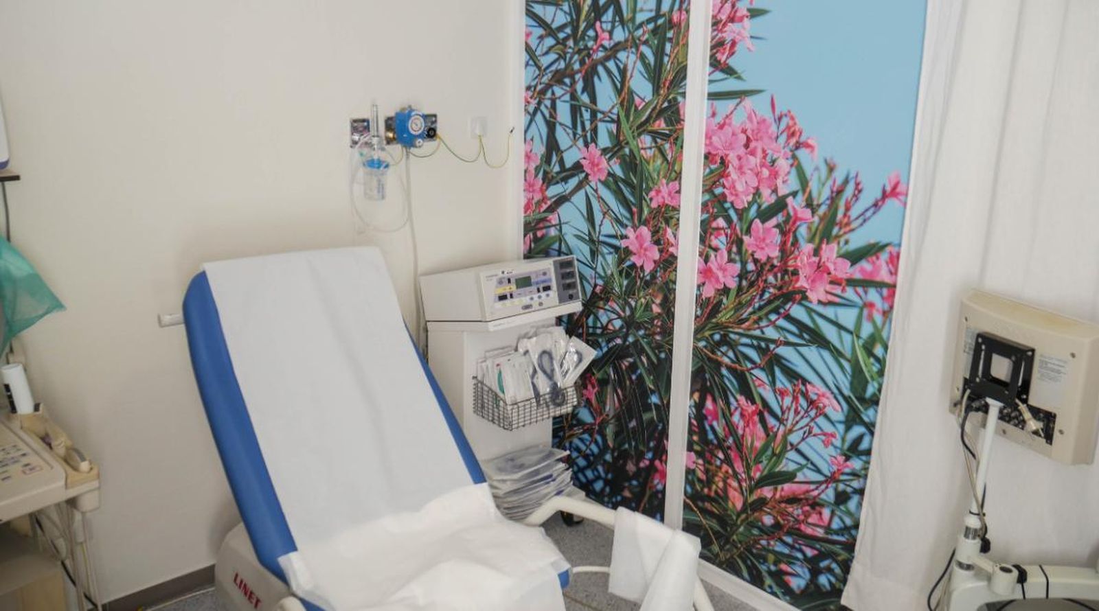 Las consultas externas de Ginecología del hospital Juan Ramón Jiménez estrenan nueva decoración.