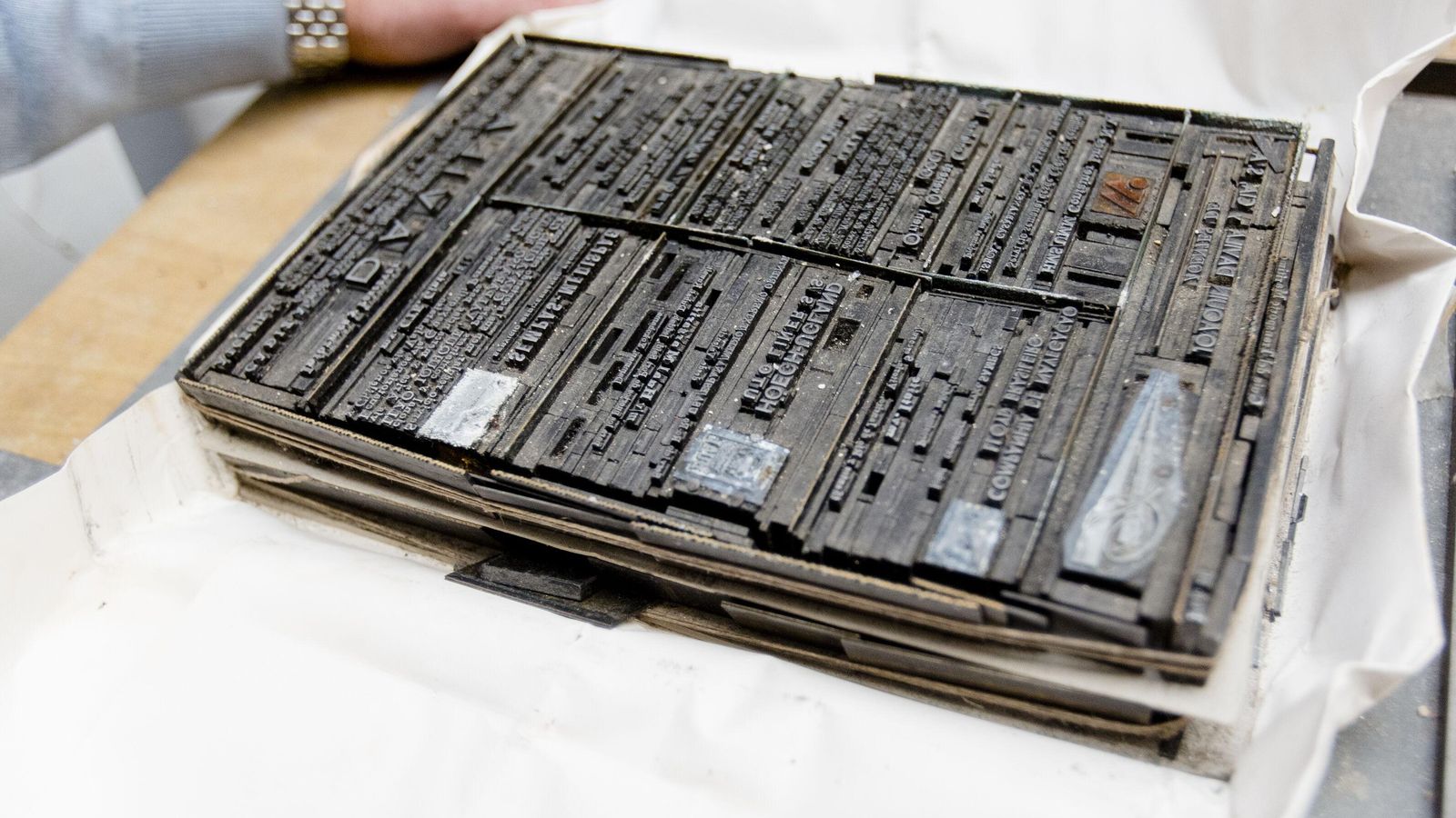 Molde de una página de una antigua revista marítima.