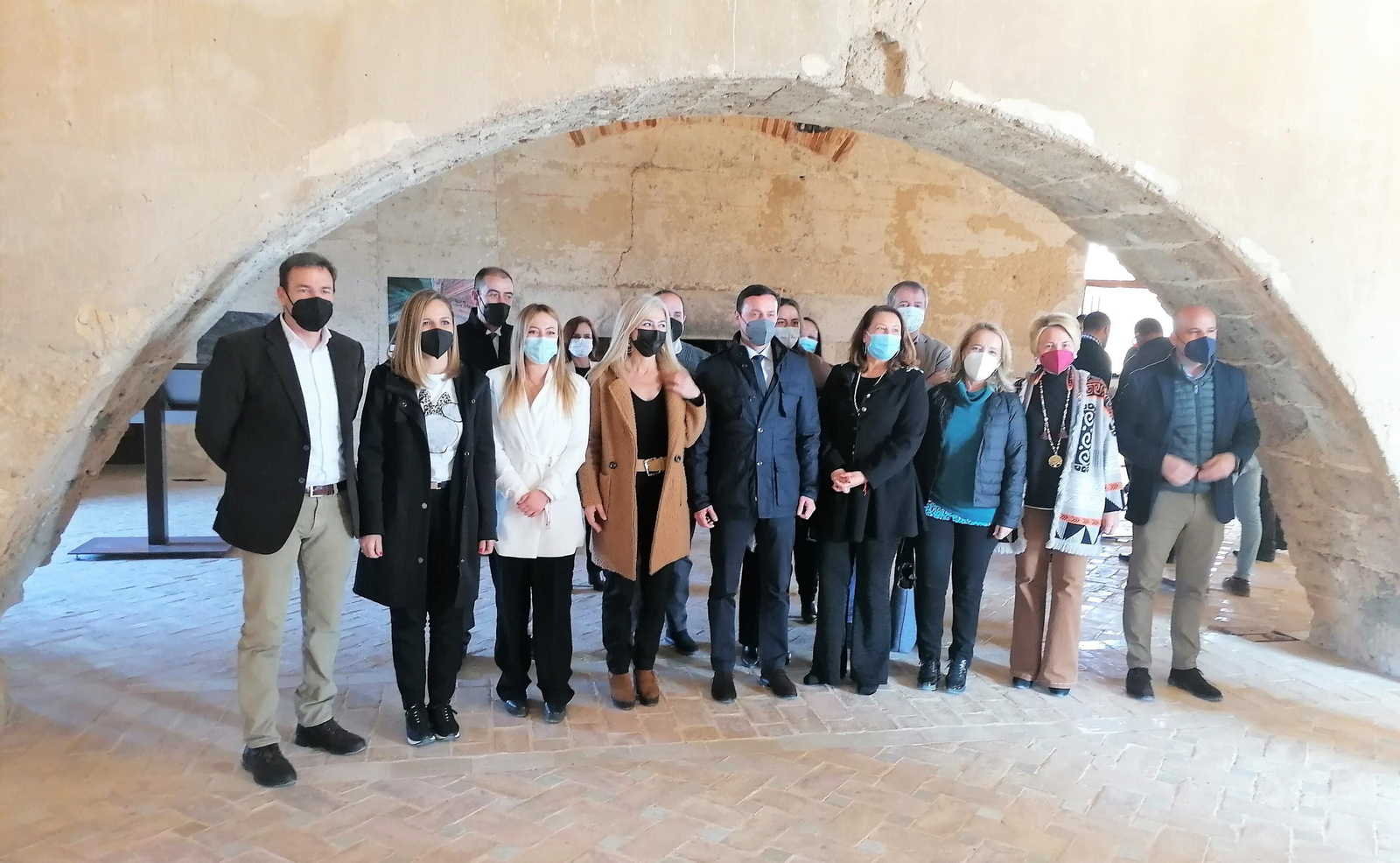 Patricia del Pozo y Carmen Crespo junto a Javier A. García y Pedro Luis Díaz en la visita al Castillo.