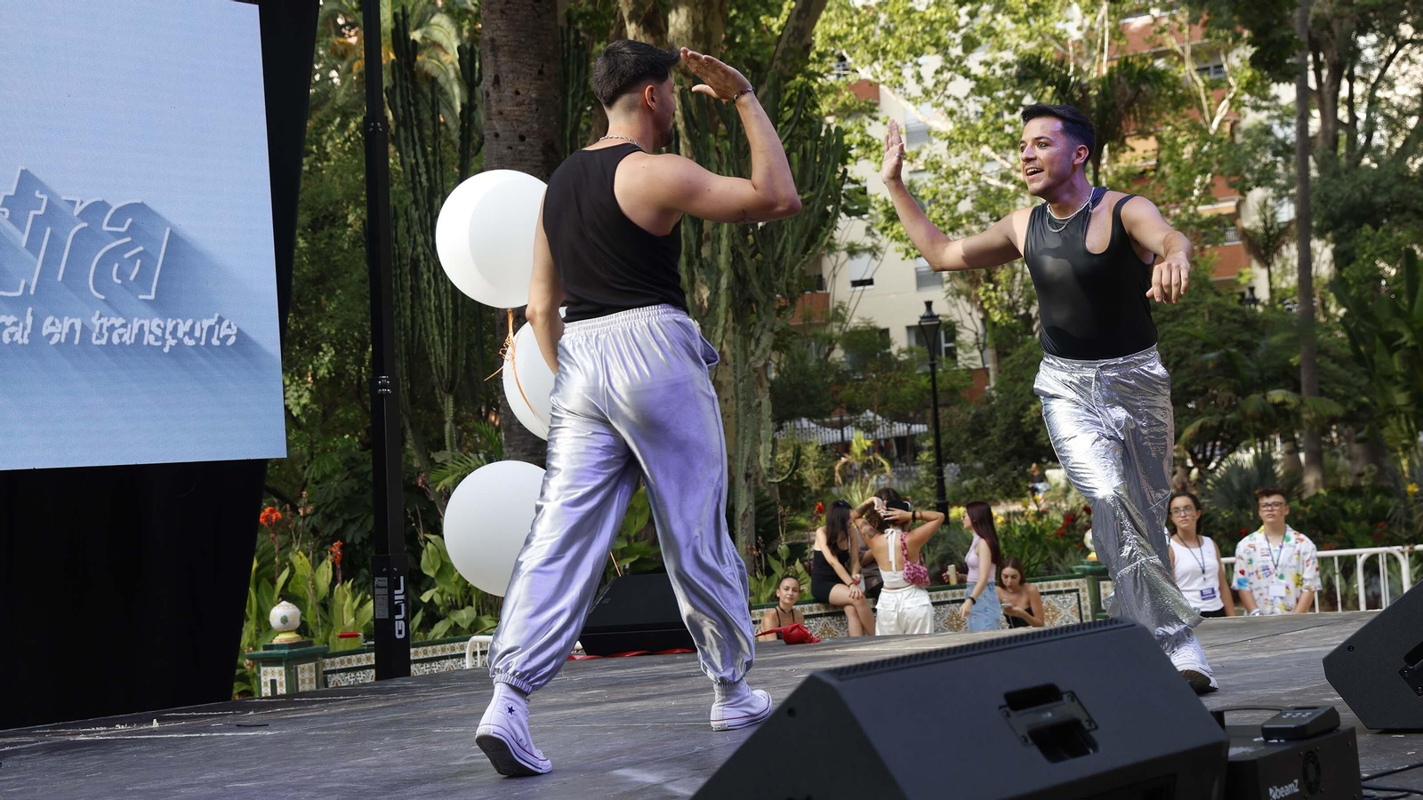 Las fotos de la fiesta del Orgullo LGTBI en el Parque María Cristina en Algeciras
