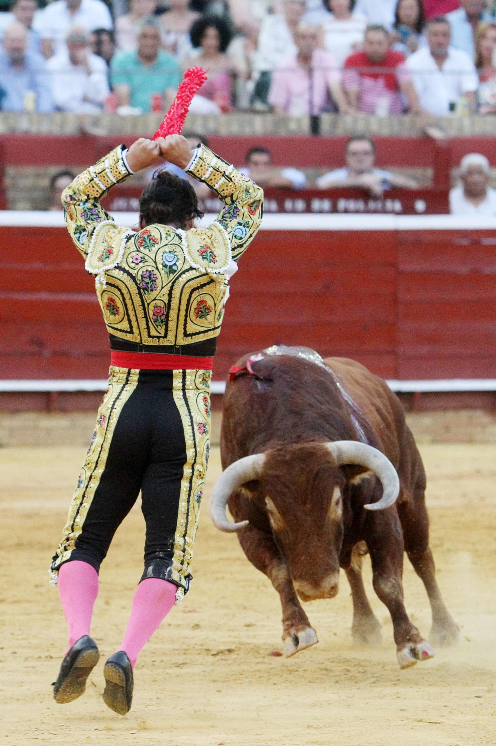 Imágenes de Morante de la Puebla durante la corrida de esta tarde en la Plaza de Toros La Merced