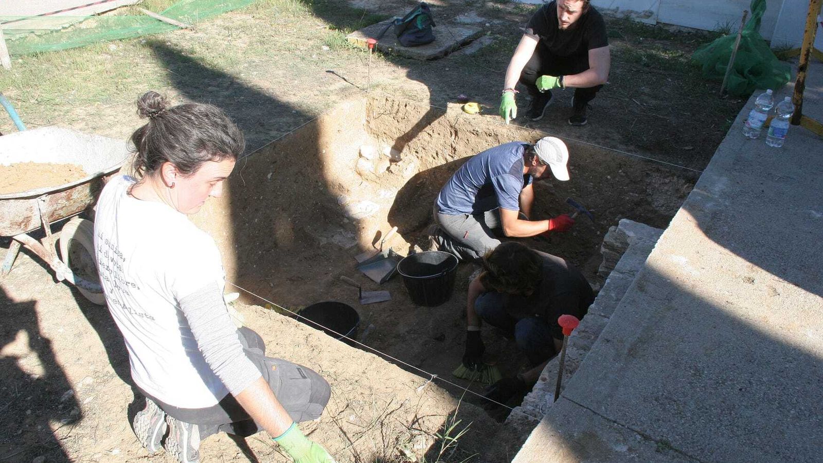 El sondeo dirigido por la arqueóloga María José Gámez, en una imagen tomada esta mañana.