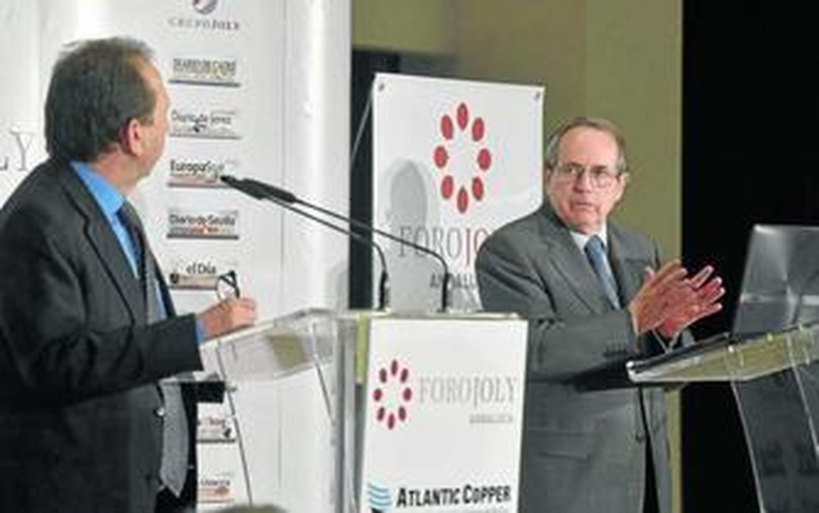 El profesor Juan José Toribio responde a las preguntas del director de 'Diario de Sevilla', José Antonio Carrizosa.