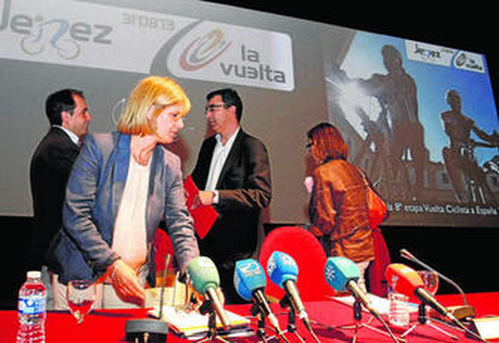 La alcaldesa, María José García-Pelayo, en la presentación de la etapa de la Vuelta que saldrá de la ciudad.