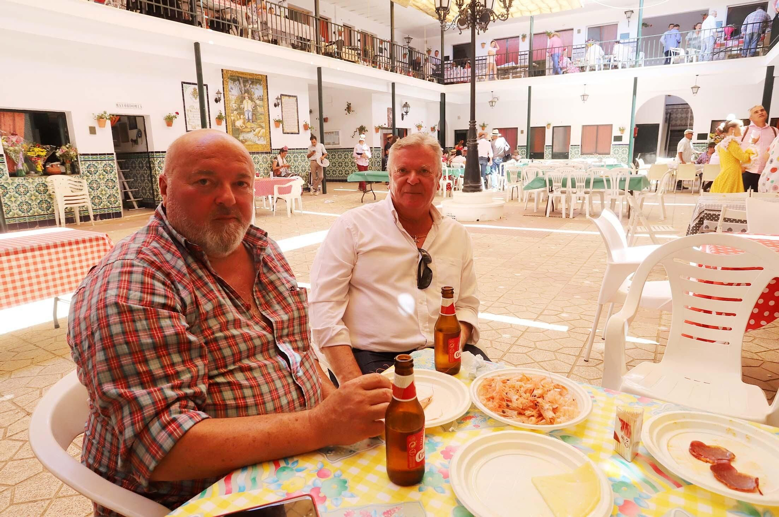 Imágenes del ambiente El Rocío y en Casas de Hermandades