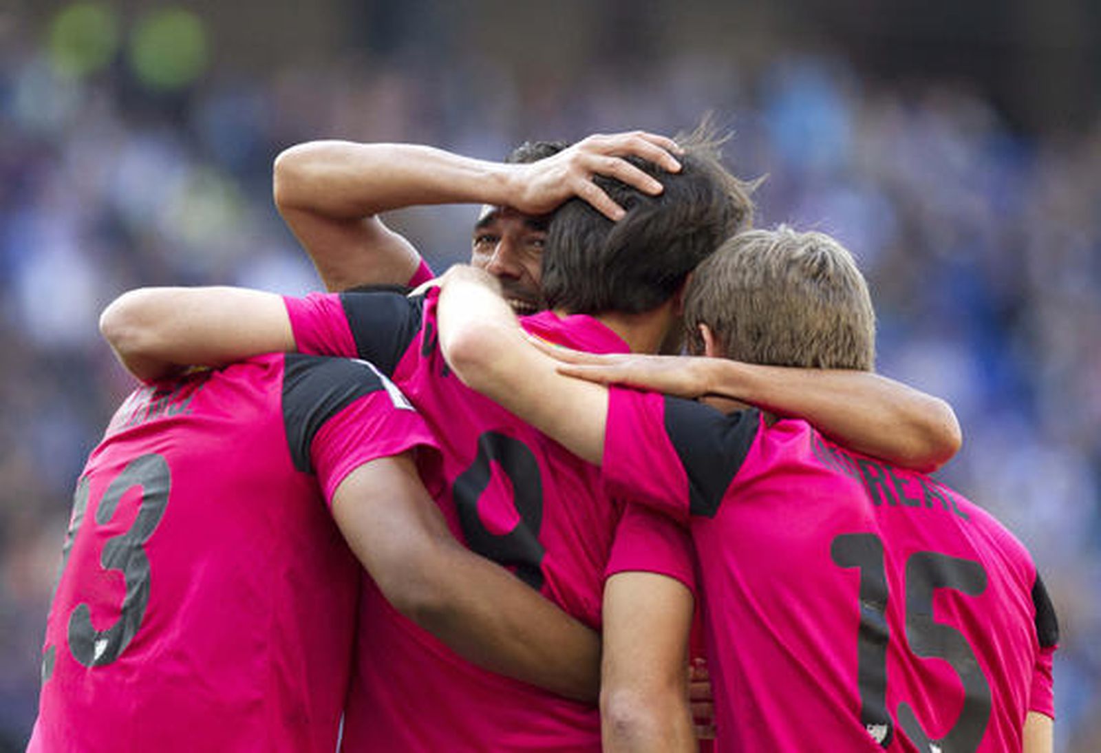 El Málaga remonta un partido, esta vez uno que se había puesto muy complicado, para igualar con el Valencia en la tercera plaza.  


Foto: EFE