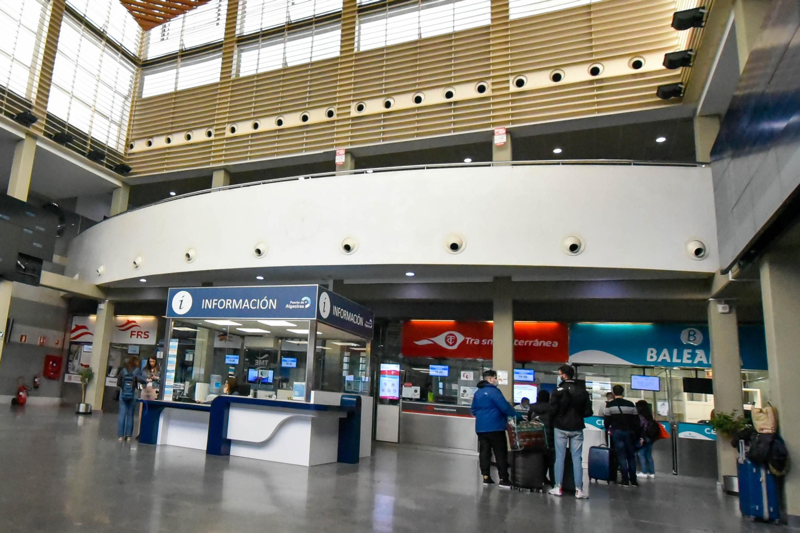 El interior de la estación marítima de Algeciras.