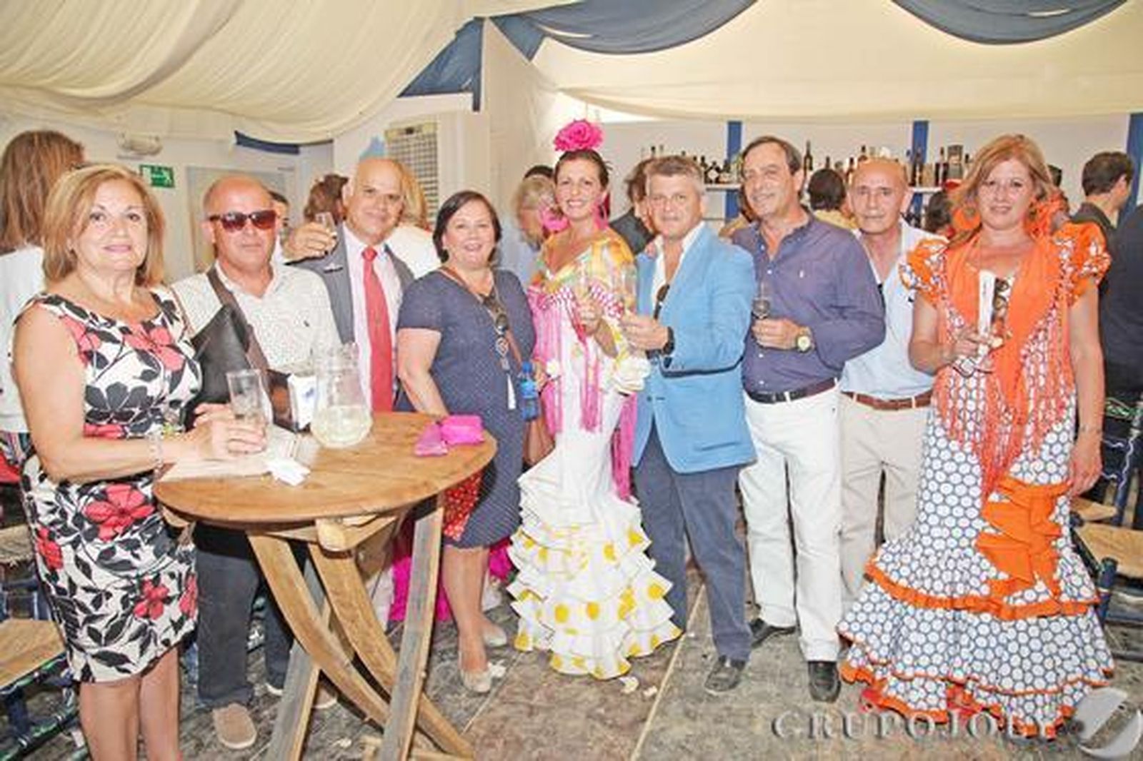 Chela González, de Bodegas Faustino, junto a Agustín Rodríguez, de Dafis, y María Isabel Gutiérrez, Sebastián González, Esteban Espinosa, Isabel Martínez, Juan Ruiz, Javier Alcalde y María Luisa Donaire.

Foto: Pascual · Vanesa Lobo