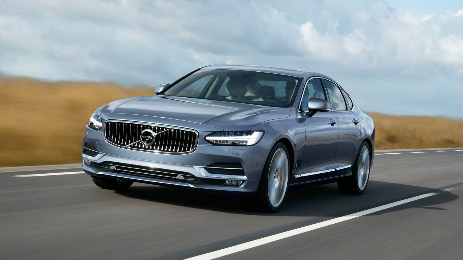 Volvo S90.