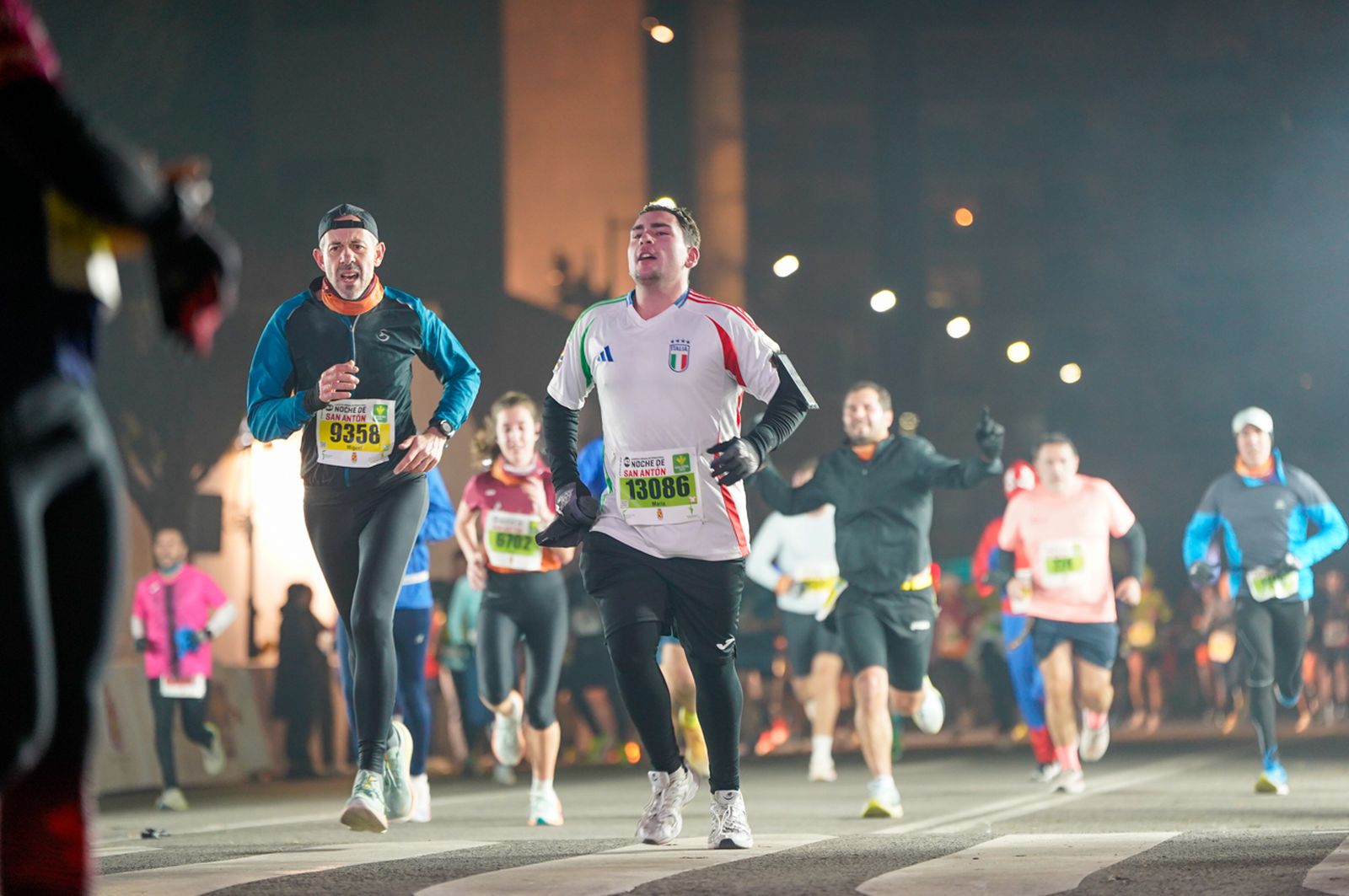 En imágenes: búscate en tu llegada a meta de la Carrera de San Antón 2026 (9)