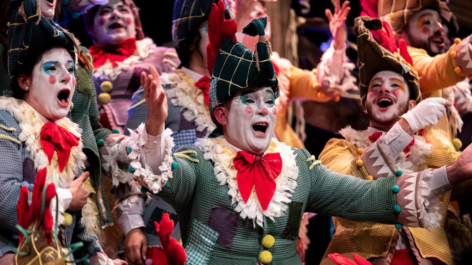 Búscate entre las mejores imágenes de la final del COAC 2025 del Carnaval de Cádiz