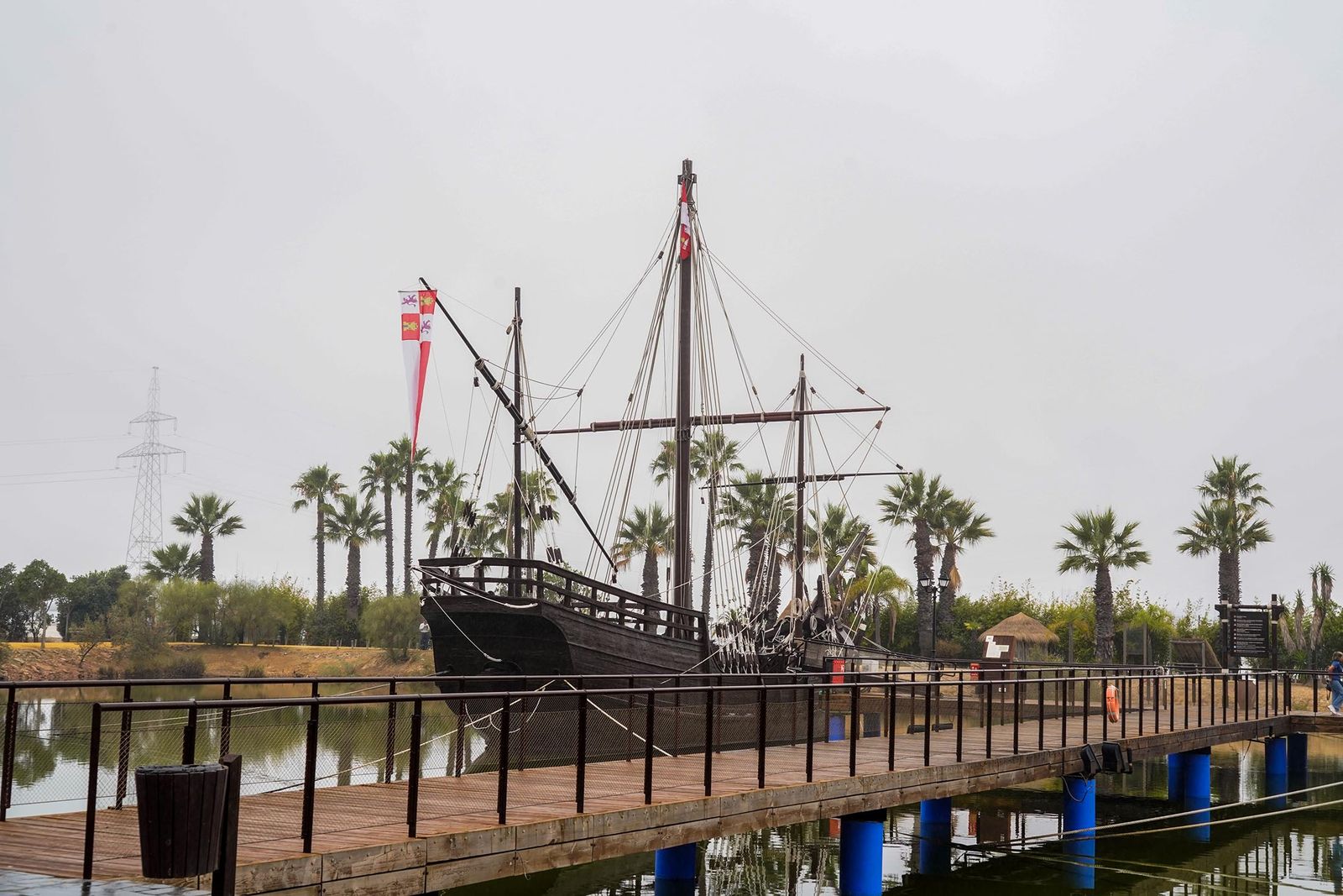 Imágenes de la visita guiada para dar a conocer las reformas realizadas en el Muelle de las Carabelas y su entorno