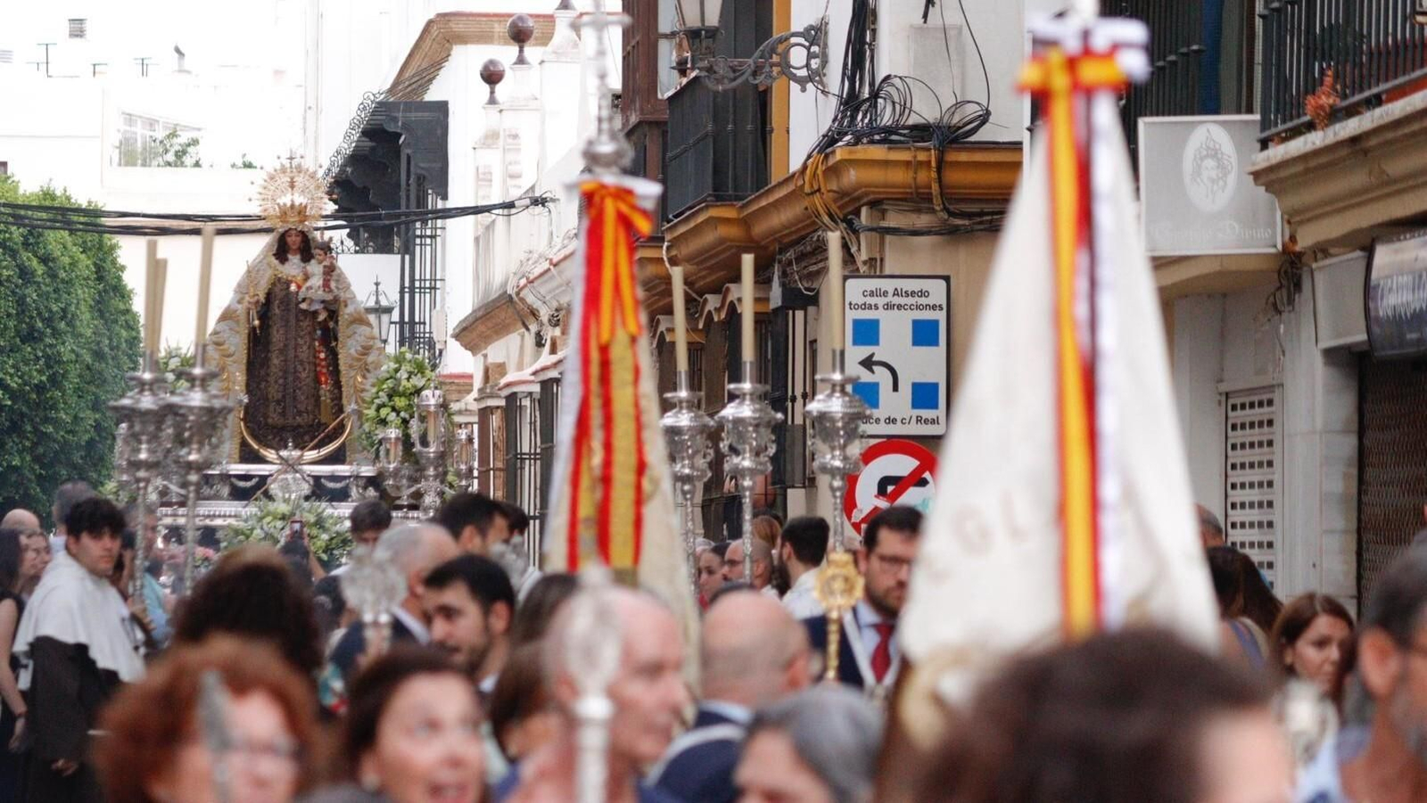 Traslado de la Patrona a la Iglesia Mayor para participar en la procesión del Corpus de San Fernando.