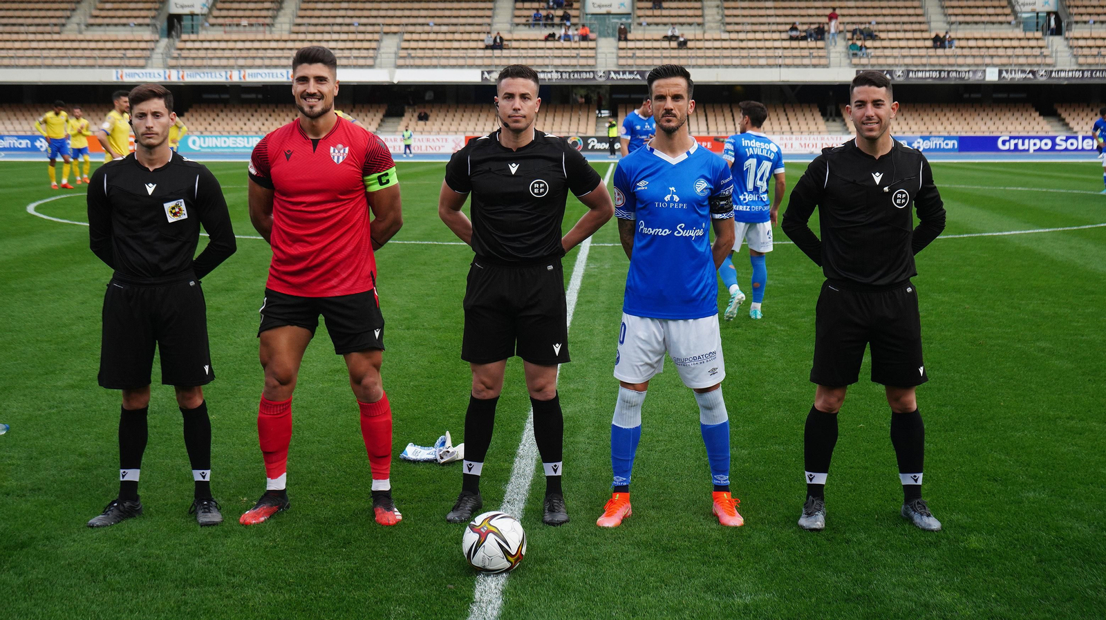 Imágenes del partido entre el Xerez DFC y el Vélez CF (0-0)